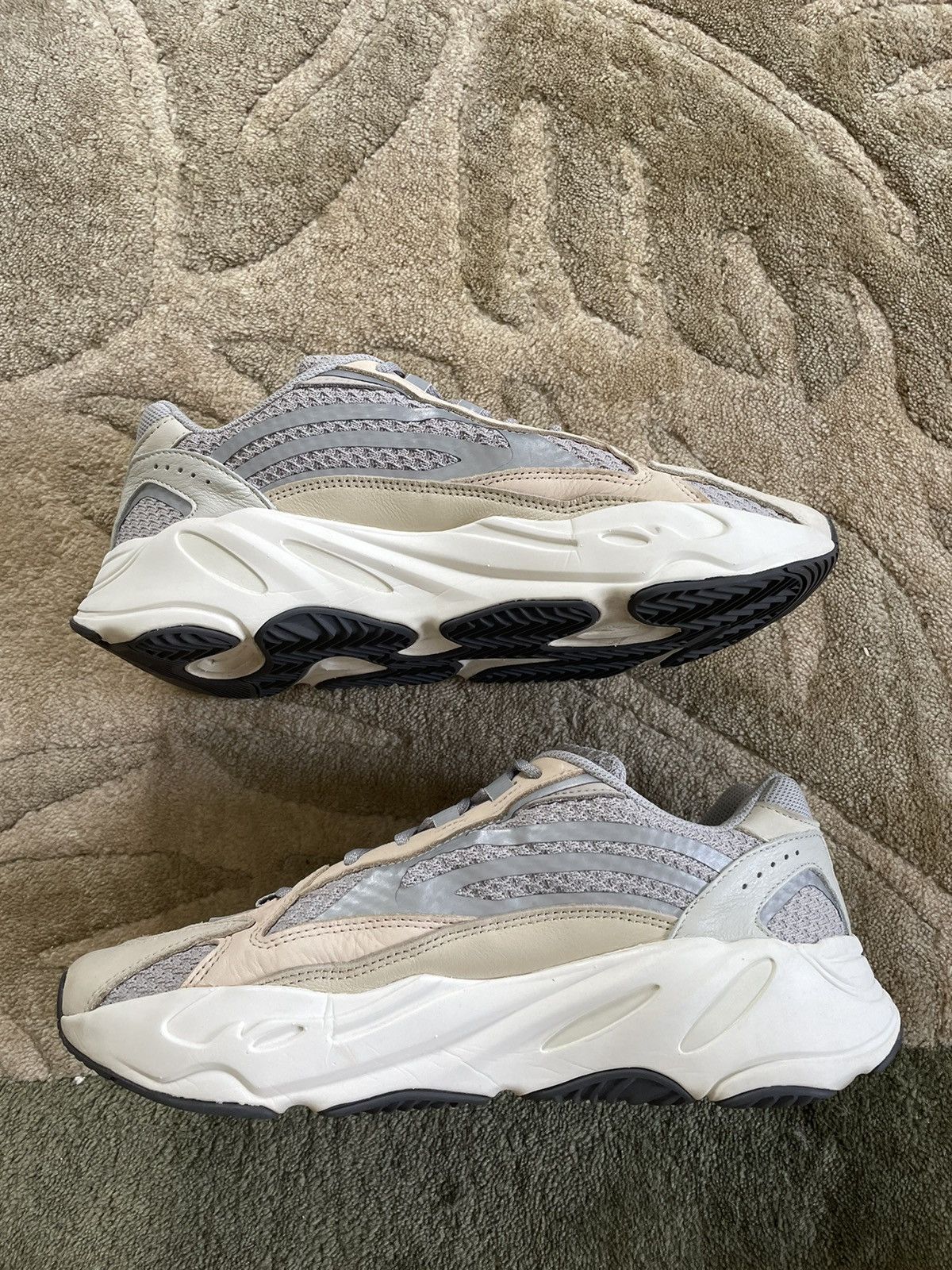 Adidas Yeezy 700 V2 Cream Size US 10.5 / EU 43-44 - 2 Thumbnail
