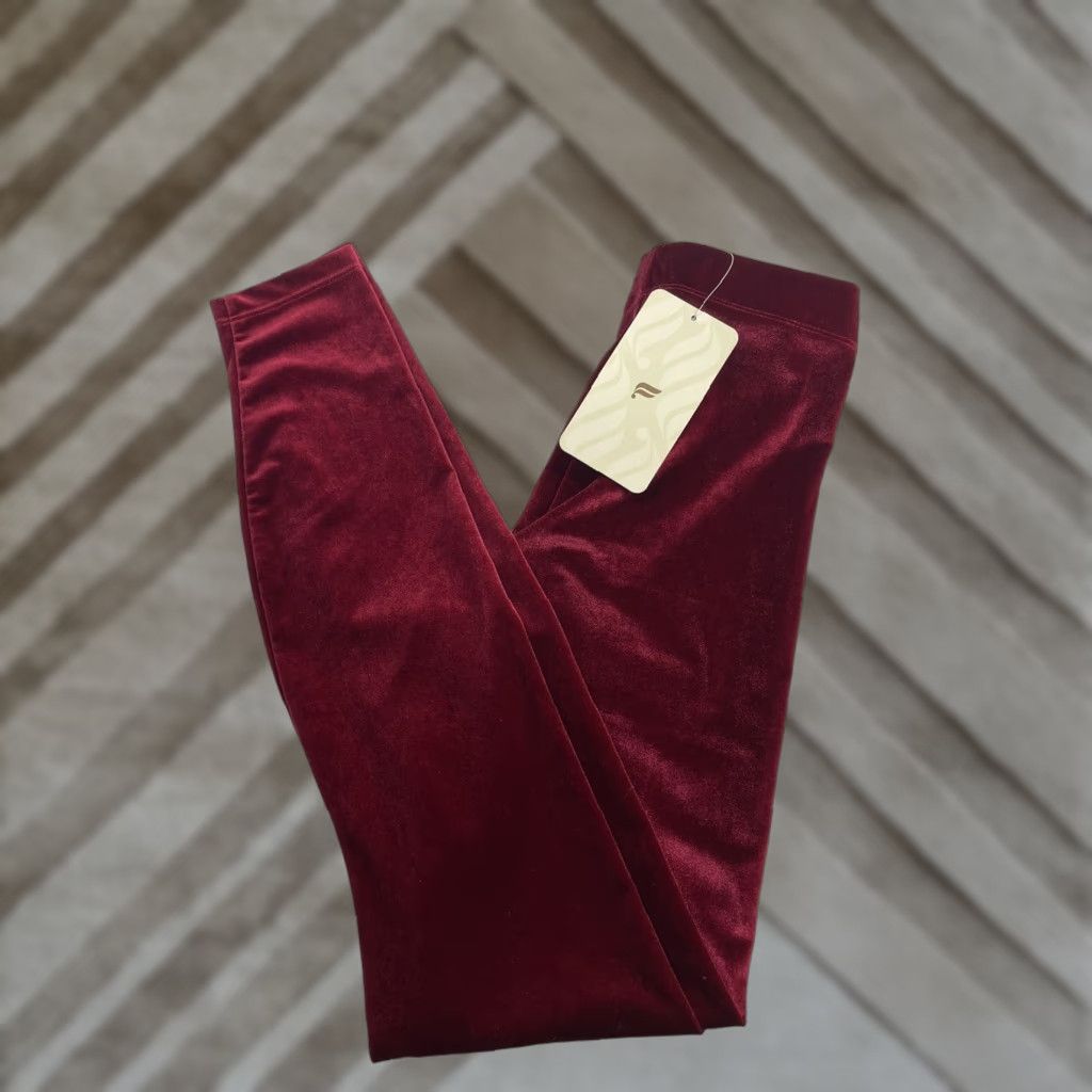 Fabletics NWT Fabletics Emma Velour Leggings Red Cherry Burst Womens XXS Holiday Size 24" / US 00 / IT 34 - 1 Thumbnail