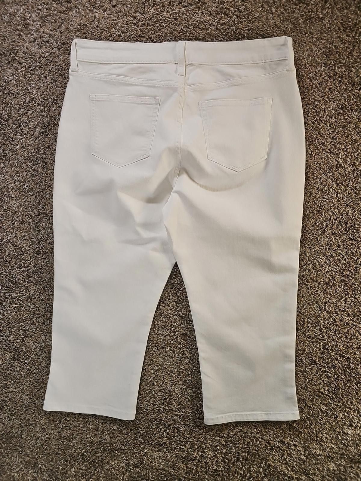 St. Johns Bay St. John’s Bay MidRise Capri Jeans 14 White Stretch NWT NWD Size 36" / US 14 / IT 50 - 6 Thumbnail