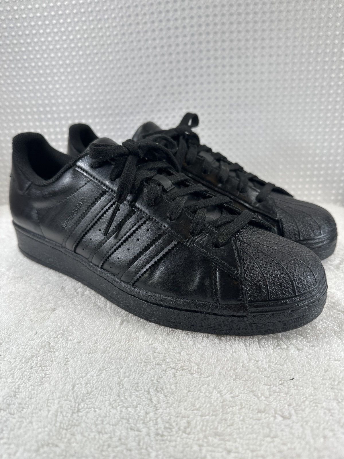 Adidas adidas Superstar, a classic low-top sneaker Size US 10 / EU 43 - 2 Thumbnail