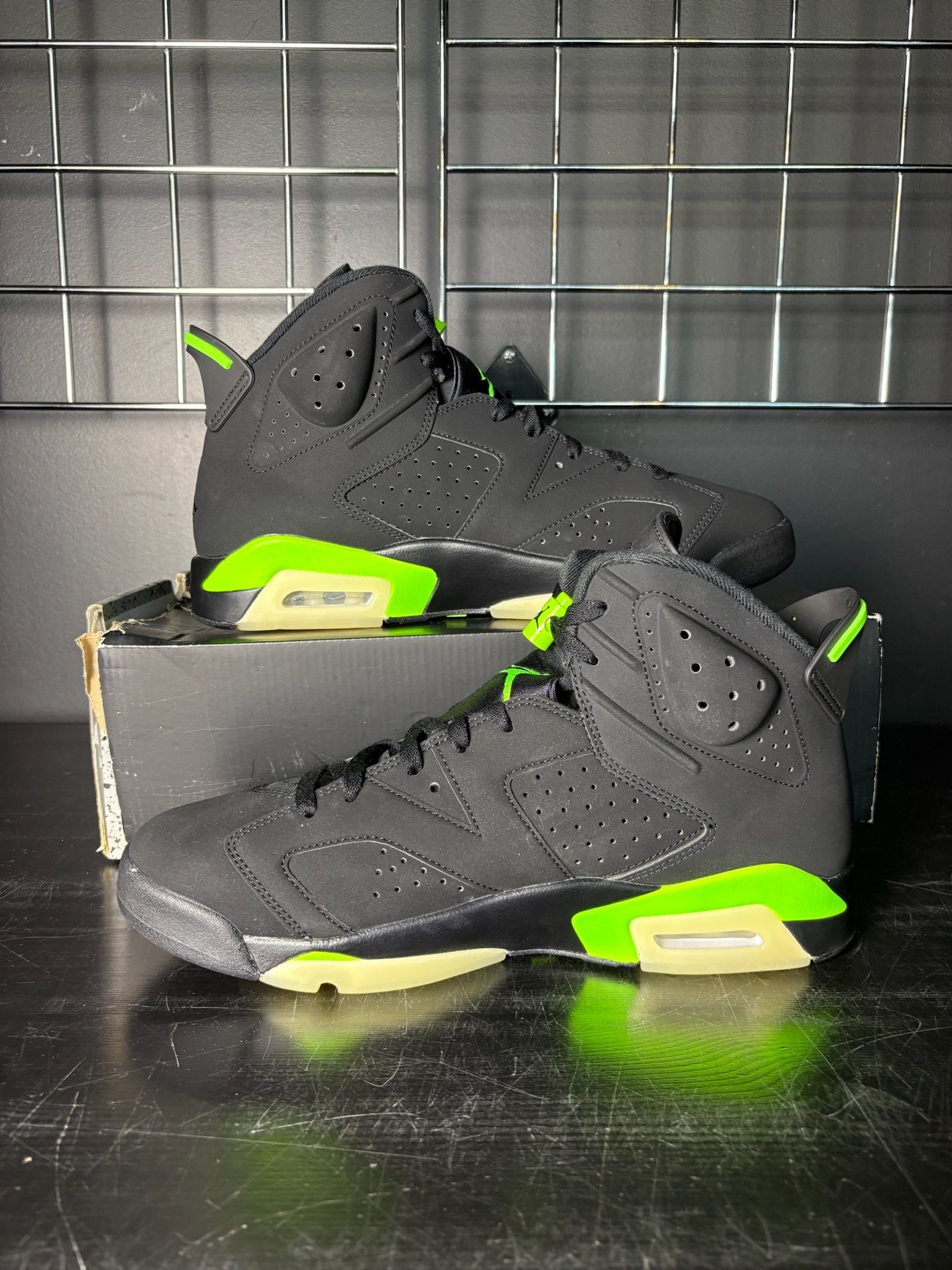 Jordan Brand Air Jordan 6 Retro "Electric Green" - Size 11.5 Size US 11.5 / EU 44-45 - 2 Thumbnail