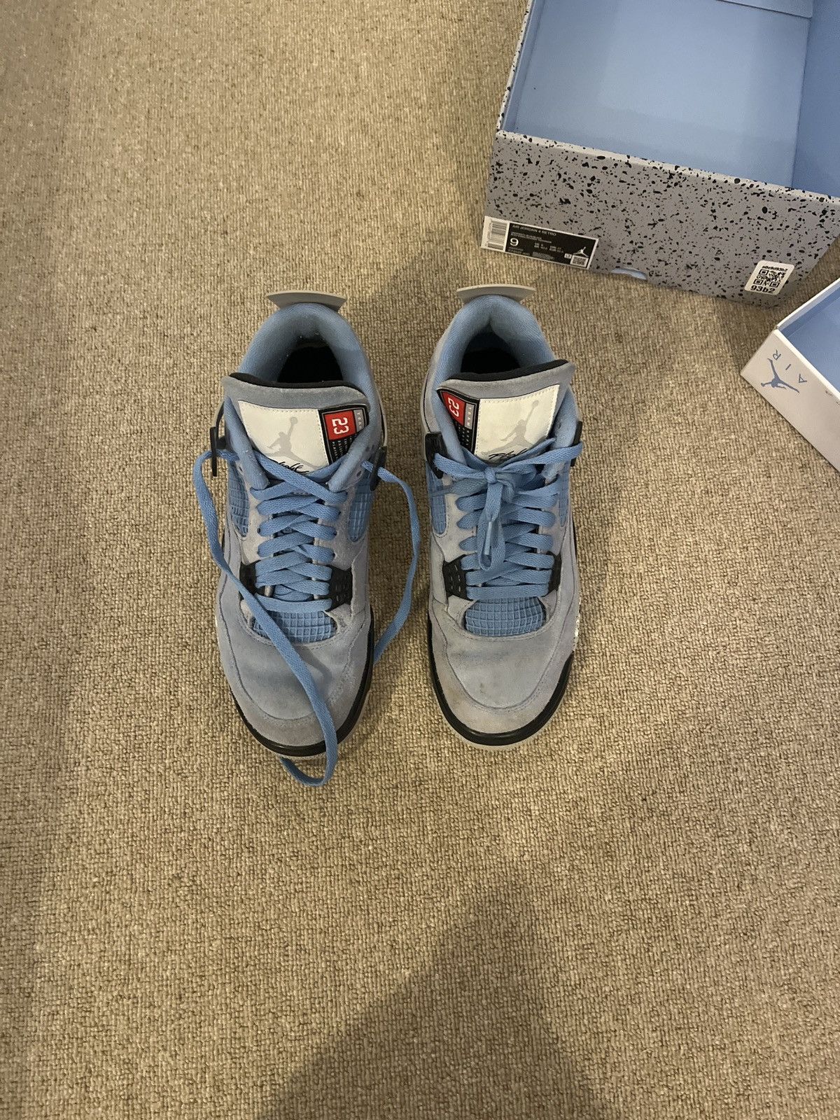 Jordan Brand Air Jordan 4 Retro University Blue OG Box Size 9.5 Used Size US 9.5 / EU 42-43 - 1 Thumbnail