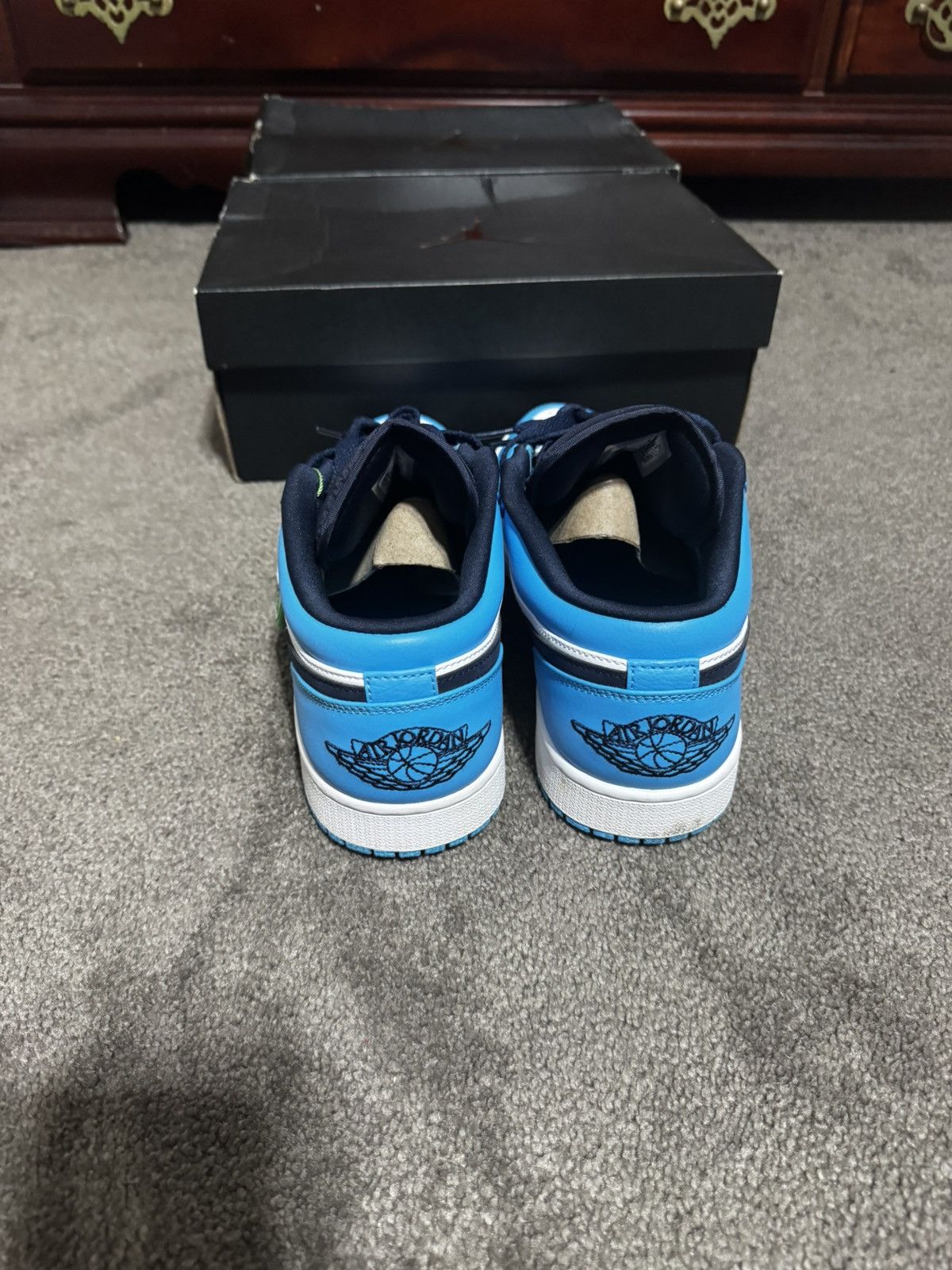 Jordan Brand Jordan 1 Low UNC Size US 9.5 / EU 42-43 - 2 Thumbnail