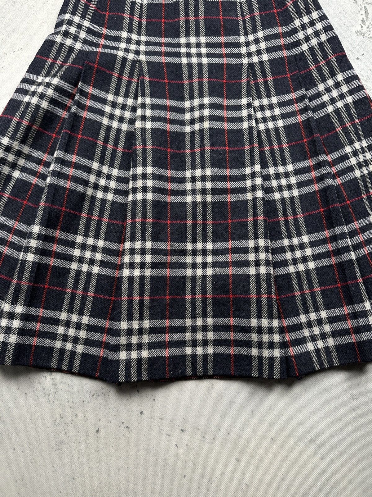 Burberry Vintage Burberrys Nova Check Wool Pleated Skirt UK Heritage Size 28" / US 6 / IT 42 - 7 Thumbnail