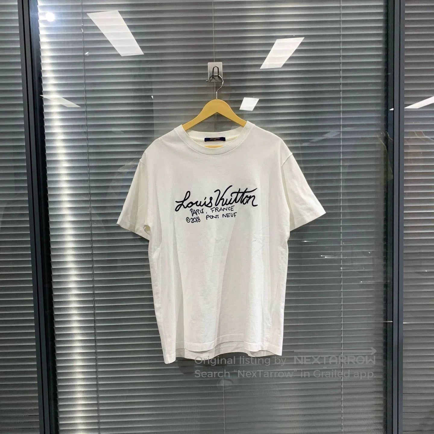 Louis Vuitton White Short-Sleeve Graphic T-Shirt - Size L. Size US L / EU 52-54 / 3 - 1 Thumbnail
