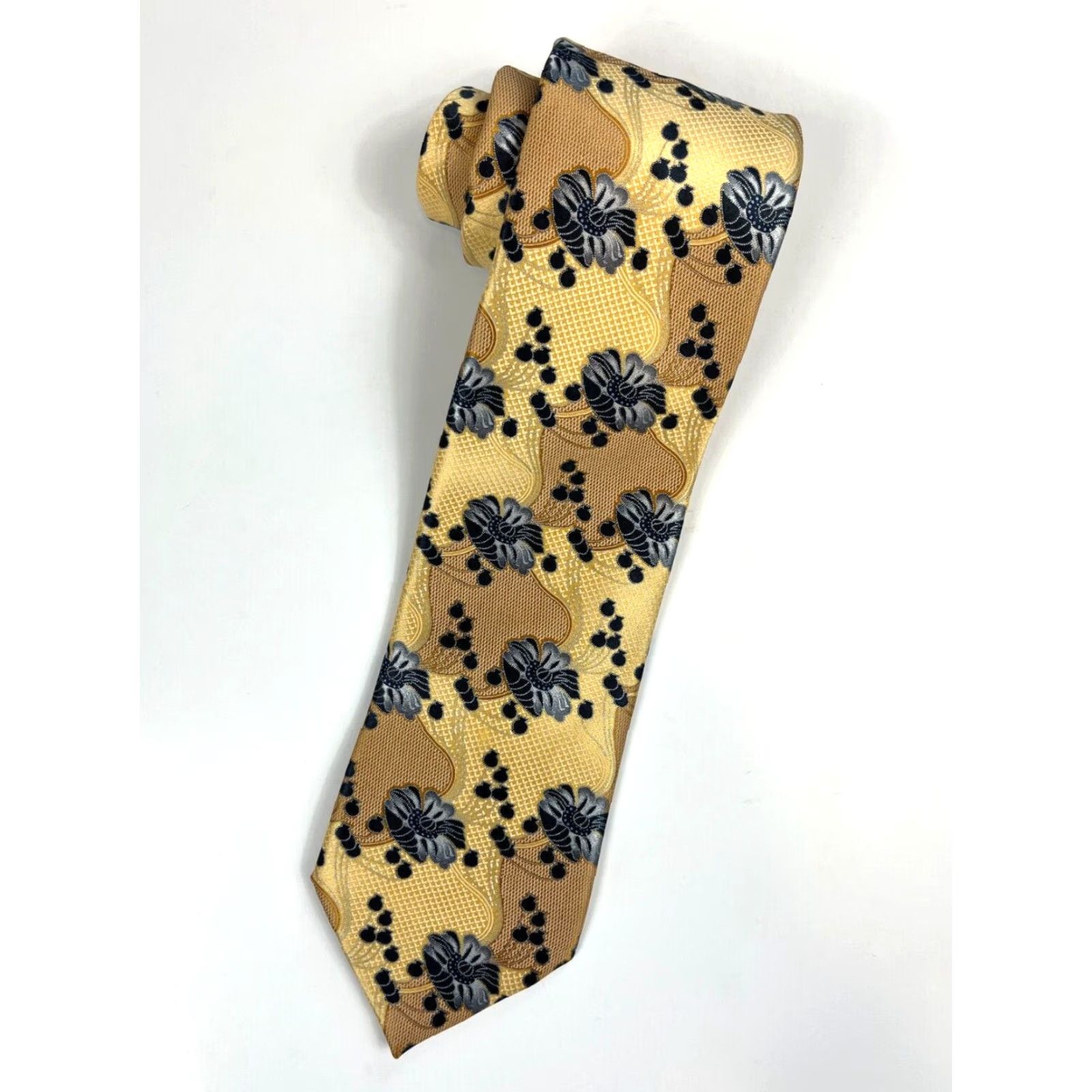 Ermenegildo Zegna **Ermenegildo Zegna Men's Luxury Silk Tie Floral Made in Italy** User: **Men's Ermenegildo Zegna Luxury Silk Floral Tie Made in Italy** Size ONE SIZE - 2 Thumbnail
