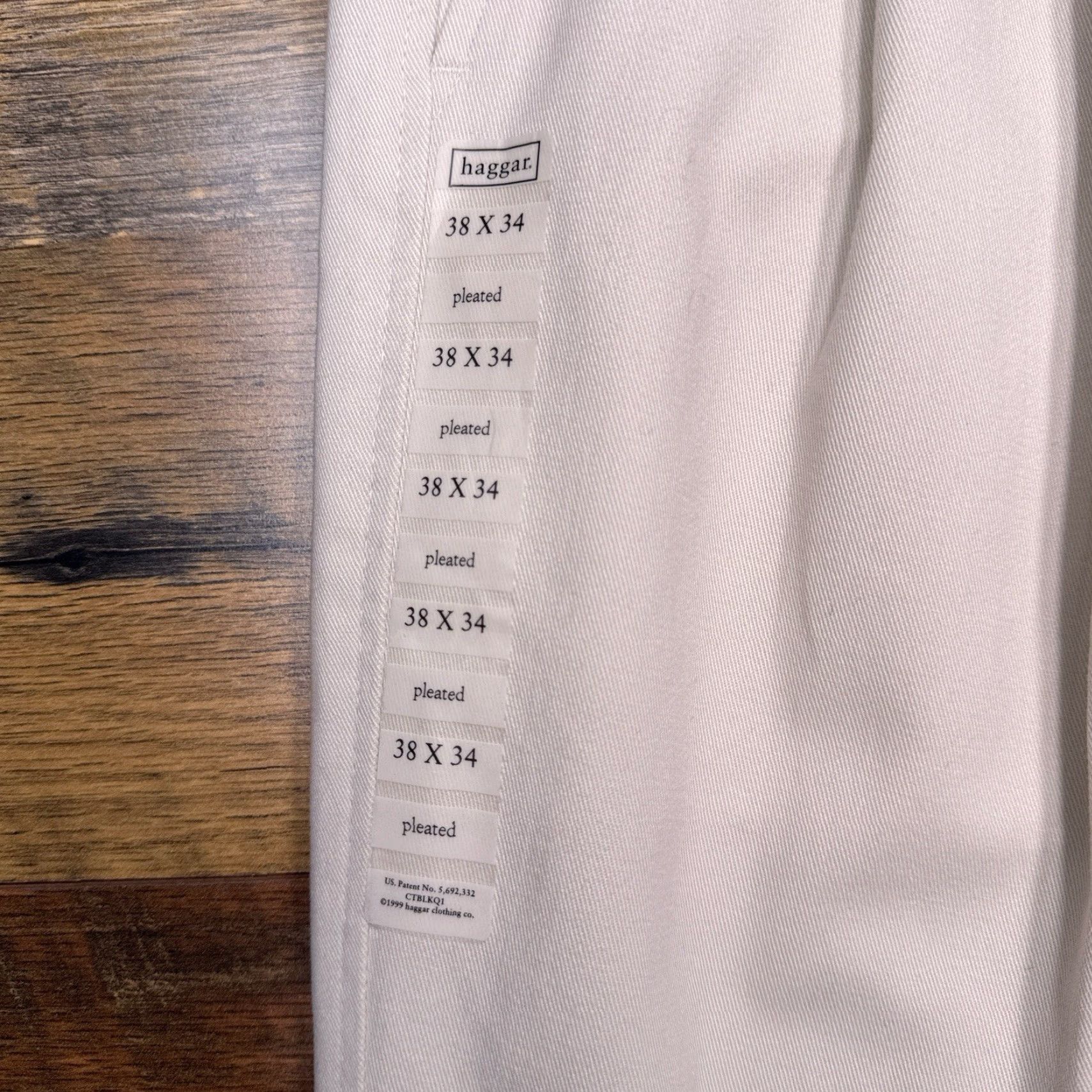 Haggar VINTAGE Haggar Khakis Pants Mens 38x34 Beige Pleated Relaxed Fit New Size US 38 / EU 54 - 7 Thumbnail