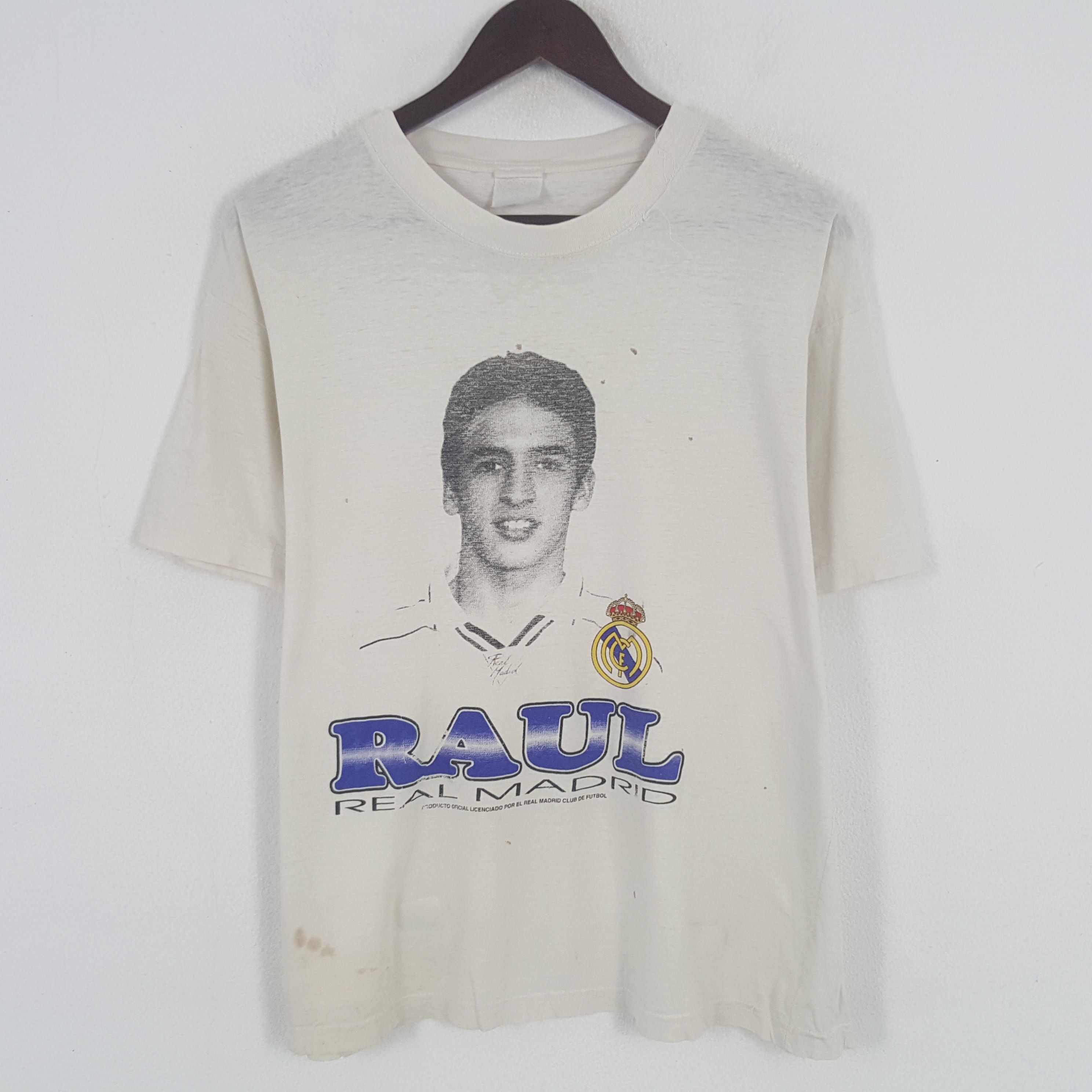 Vintage Vintage Raul Real Madrid Football Club Tshirt Size US L / EU 52-54 / 3 - 1 Thumbnail