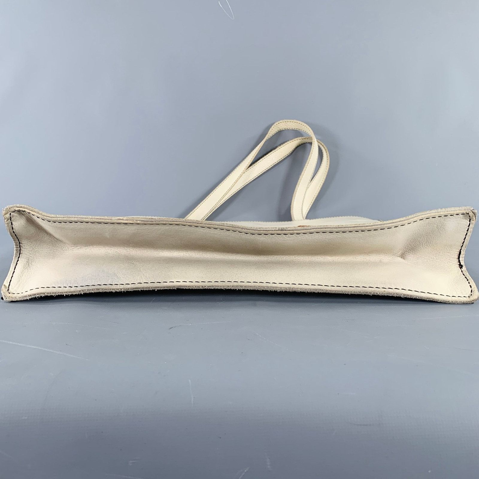 numero 10 Grey Floral Embossed Leather Tote Handbag & Leather Goods Size ONE SIZE - 8 Thumbnail