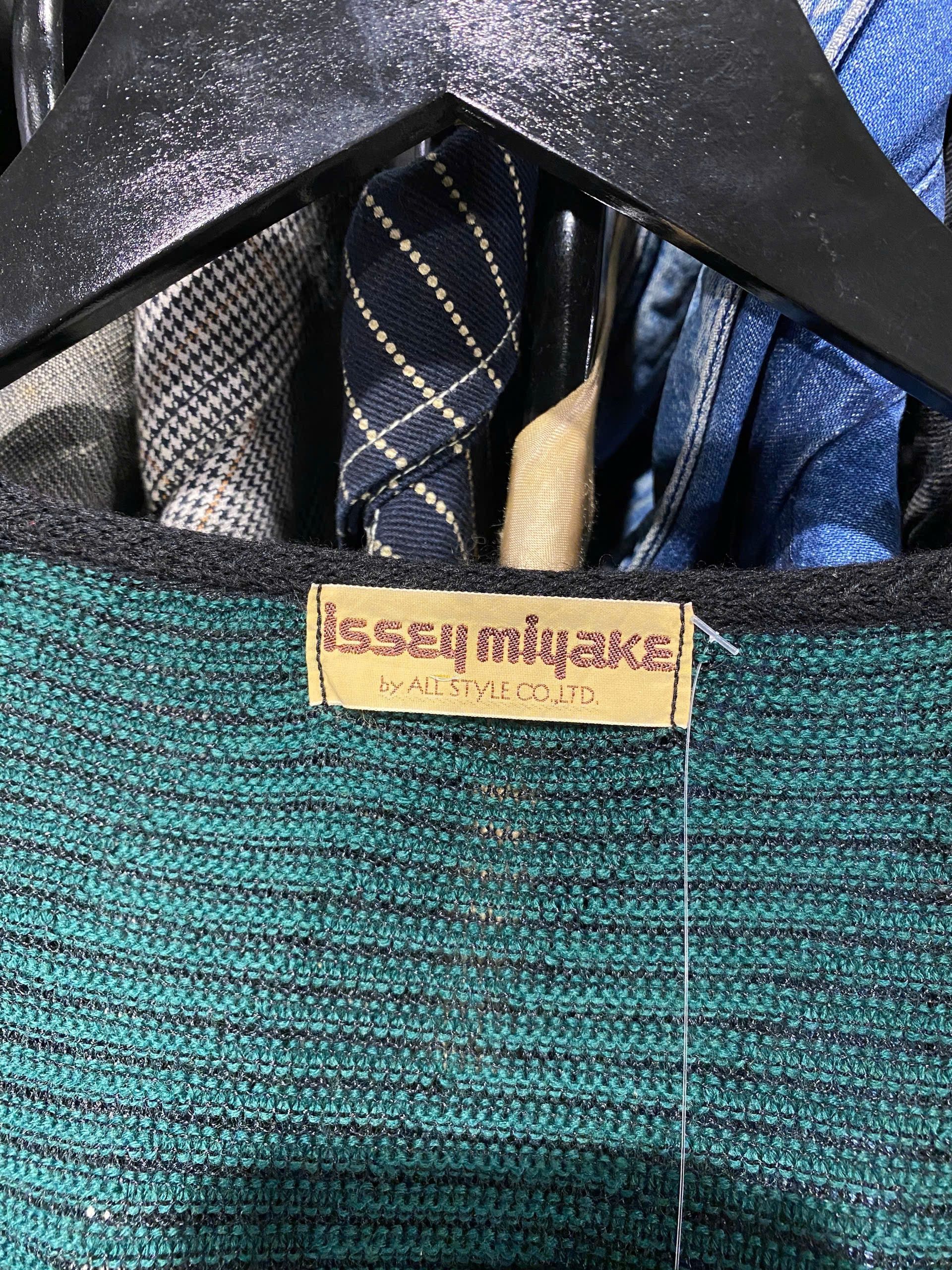 Issey Miyake VINTAGE 1970s ISSEY MIYAKE V NECK STRIPED KNIT GILET Size US L / EU 52-54 / 3 - 3 Thumbnail