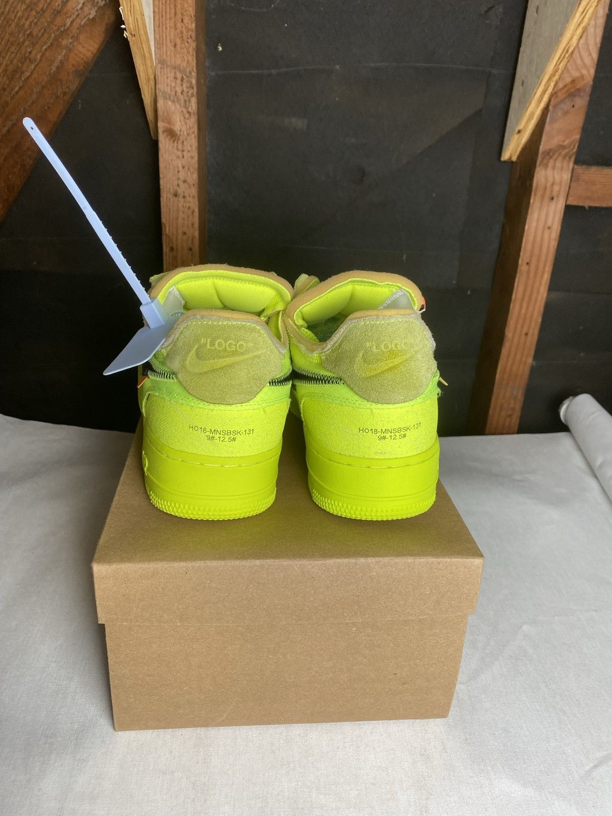 Nike Size 10.5 - Nike Air Force 1 Low Off-White Volt (2018) VNDS Size US 11 / EU 44 - 4 Thumbnail