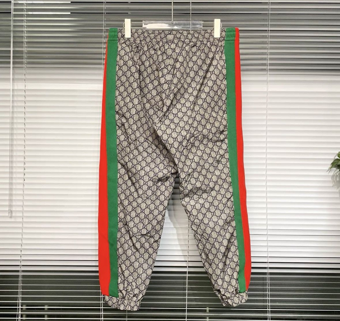 Gucci Casual trousers with red and green webbing on the side Size US 30 / EU 46 - 2 Thumbnail