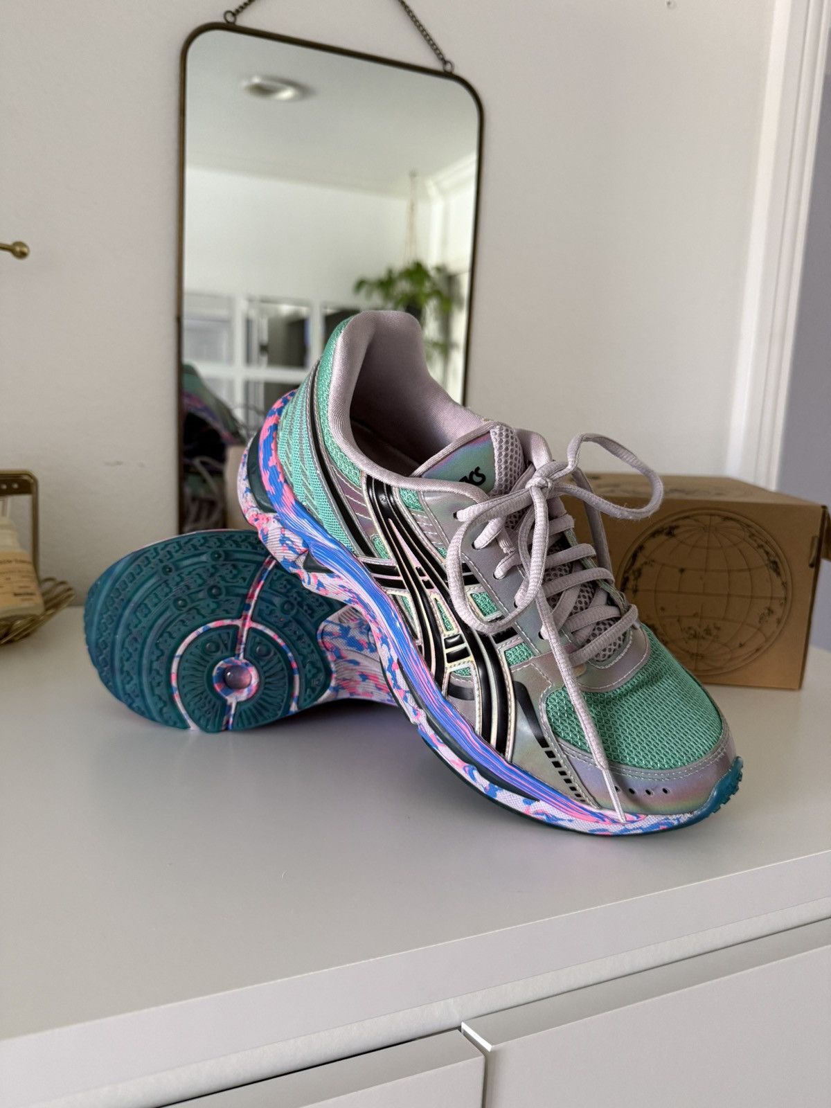 Asics ASICS x Luisaviaroma Gel Kyrios Size:6.5 Color:Iridescent Size US 6.5 / EU 39-40 - 2 Thumbnail