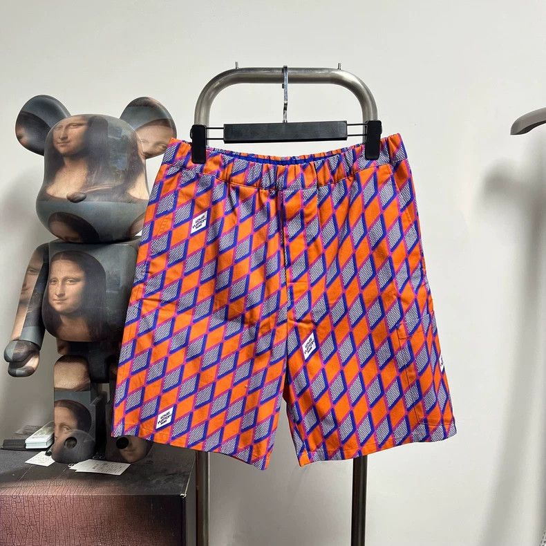 Louis Vuitton Louis Vuitton Prismatic shorts 2504-Nextarrow Size US 38 / EU 54 - 1 Thumbnail