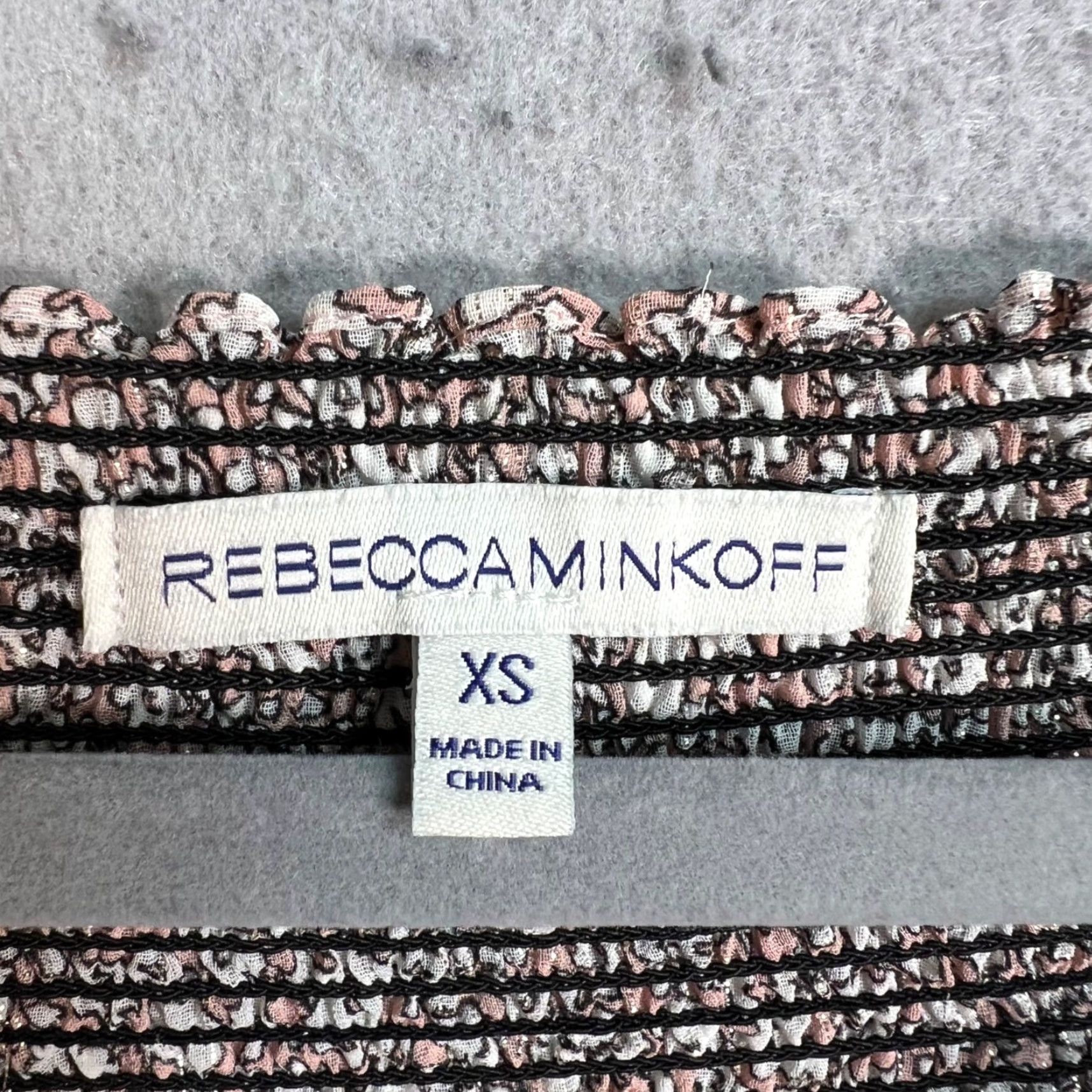 Rebecca Minkoff VINTAGE Rebecca Minkoff Womens Off-Shoulder Floral Dress XS Pink 3/4 Sleeve Short Dress Womens Flower Mini Polyester Spandex Size XS / US 0-2 / IT 36-38 - 3 Thumbnail