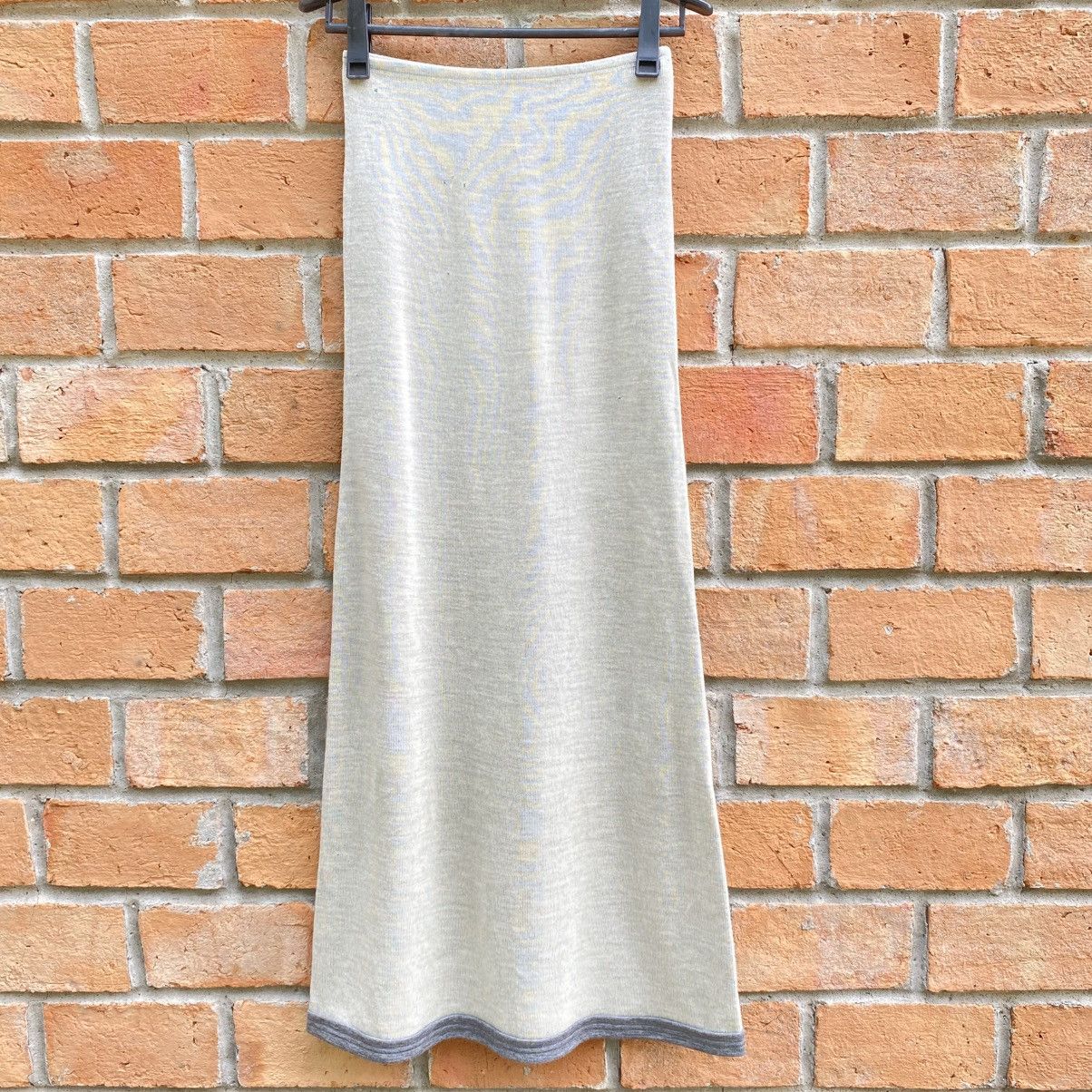 Jean Paul Gaultier Jean Paul Gaultier Light Grey Knit A-Line Skirt Size 27" / US 4 / IT 40 - 1 Thumbnail