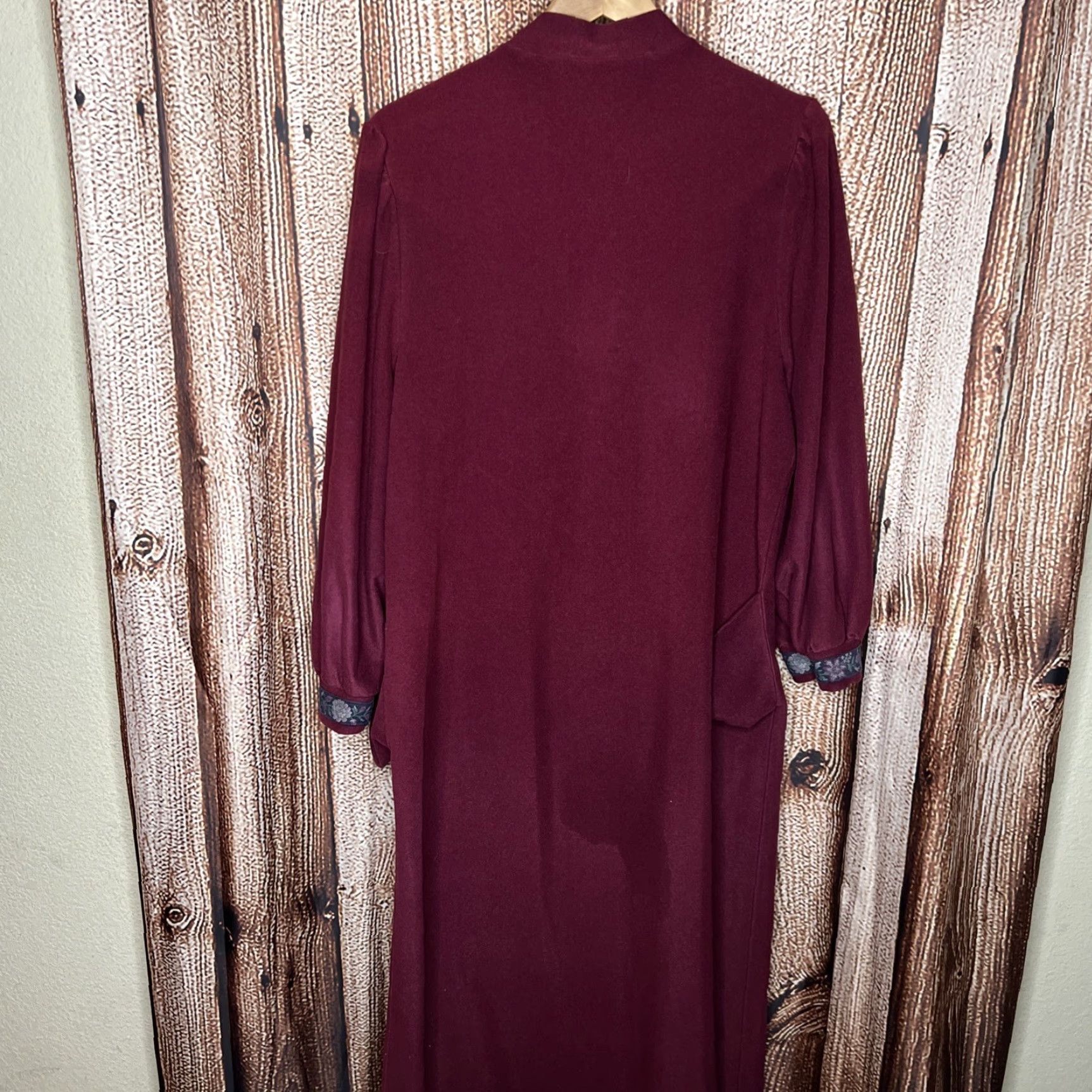 Vintage VINTAGE Vanity Fair Gown Night Maroon Embroidered Velour Kimono 3/4 Sleeve XL Women's Size XL / US 12-14 / IT 48-50 - 6 Thumbnail