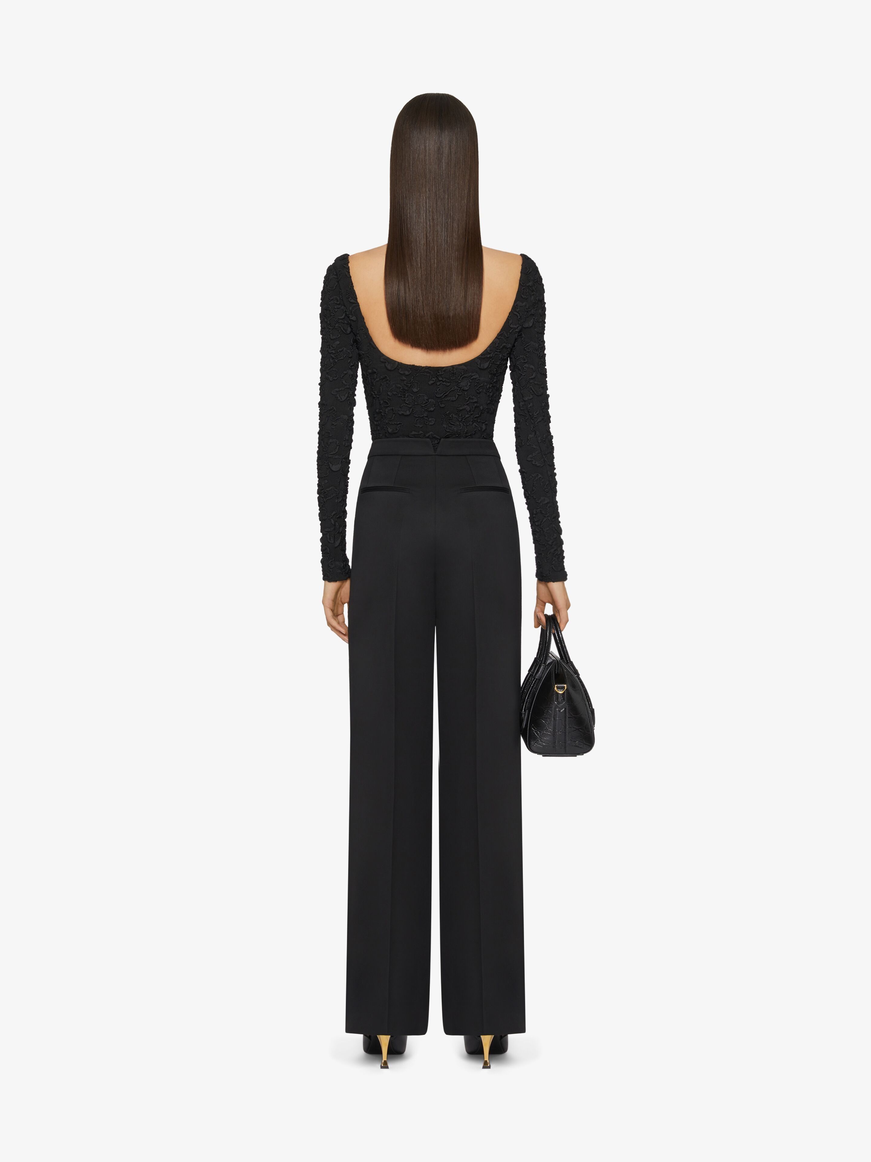 Givenchy o1w1db10825 Deep Round Neck Long Sleeve T-Shirt in Black Size XS / US 0-2 / IT 36-38 - 4 Thumbnail