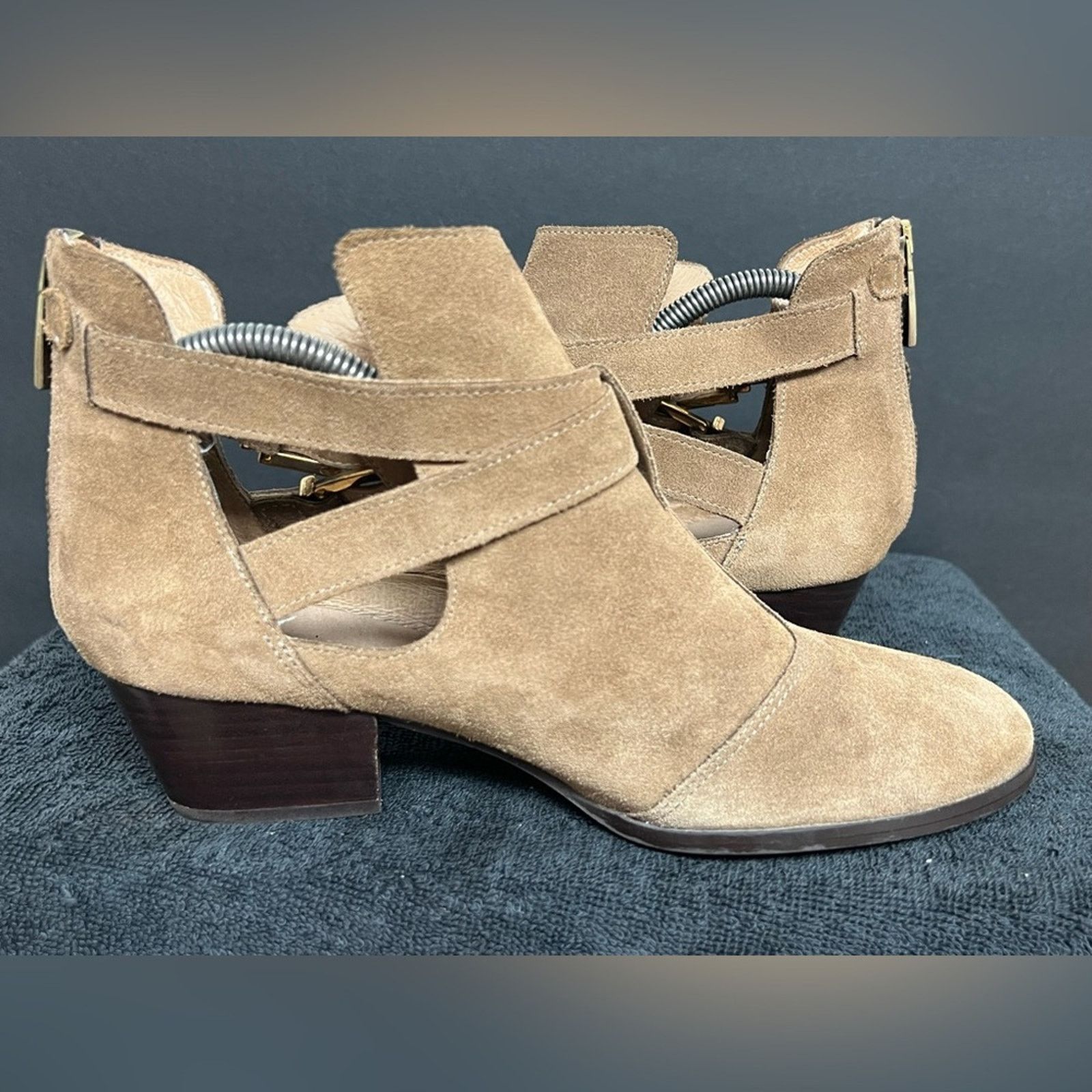Russell & Bromley Womens Tan Suede RUSSELL & BROMLEY Ankle Boots Shoes US 9.5 Size US 9.5 / IT 39.5 - 7 Thumbnail