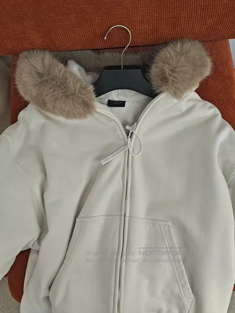 Balenciaga Balenciaga Fur collar embroidered logo zipper jacket Size US L / EU 52-54 / 3 - 6 Thumbnail