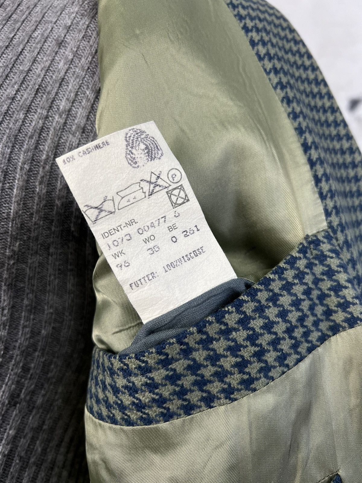 Hugo Boss Vintage Hugo Boss Wool Cashmere Blazer Jacket Size M - L 50 Size 42R - 9 Thumbnail