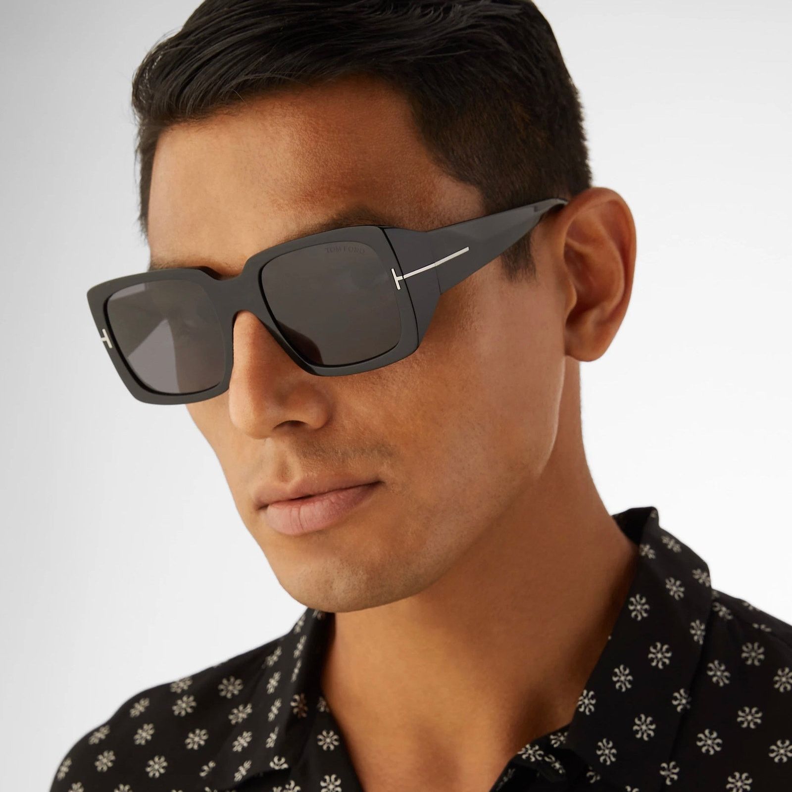 Tom Ford NEW! TOM FORD Ryder-02 Sunglasses TF1035-N 01A, Authentic Size ONE SIZE - 5 Thumbnail