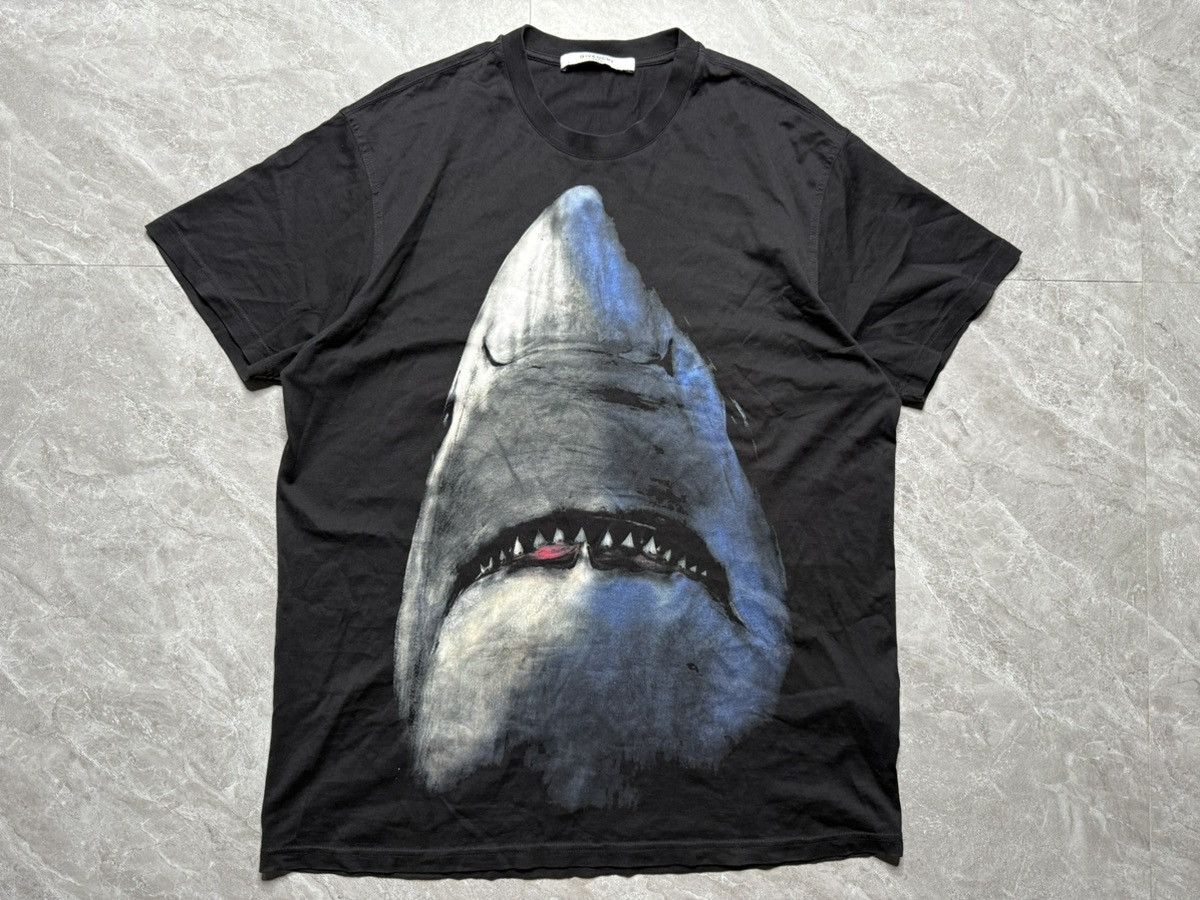 Givenchy Oversized Givenchy Shark Print Tee “Columbian Fit” Size US XS / EU 42 / 0 - 1 Thumbnail