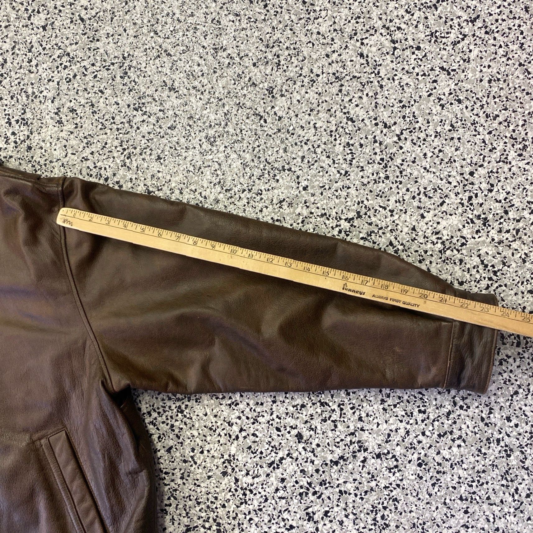 Vintage VINTAGE St. John's Bay Brown Leather Bomber Jacket Jacket XXl Mens Brown Zipper Leather Bomber Vintage 2XL Regular Lined-Insulated Fall Winter Spring Size US XXL / EU 58 / 5 - 4 Thumbnail