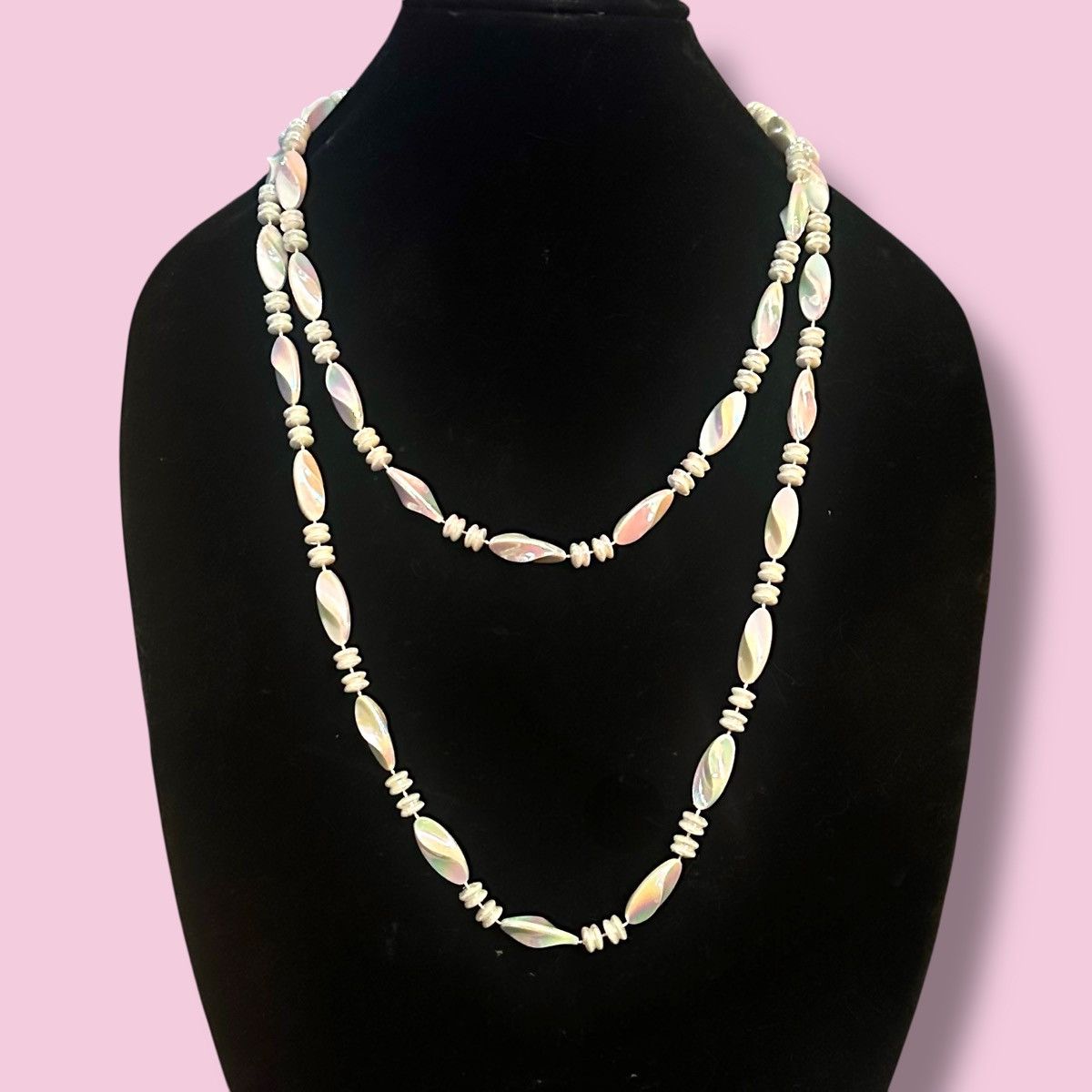 Vintage Vintage white iridescent long bead necklace Size ONE SIZE - 1 Thumbnail