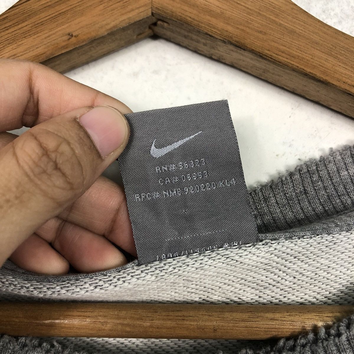 Nike Nike Small Swoosh Crewneck — Vintage Grey Essential Size US XL / EU 56 / 4 - 16 Thumbnail
