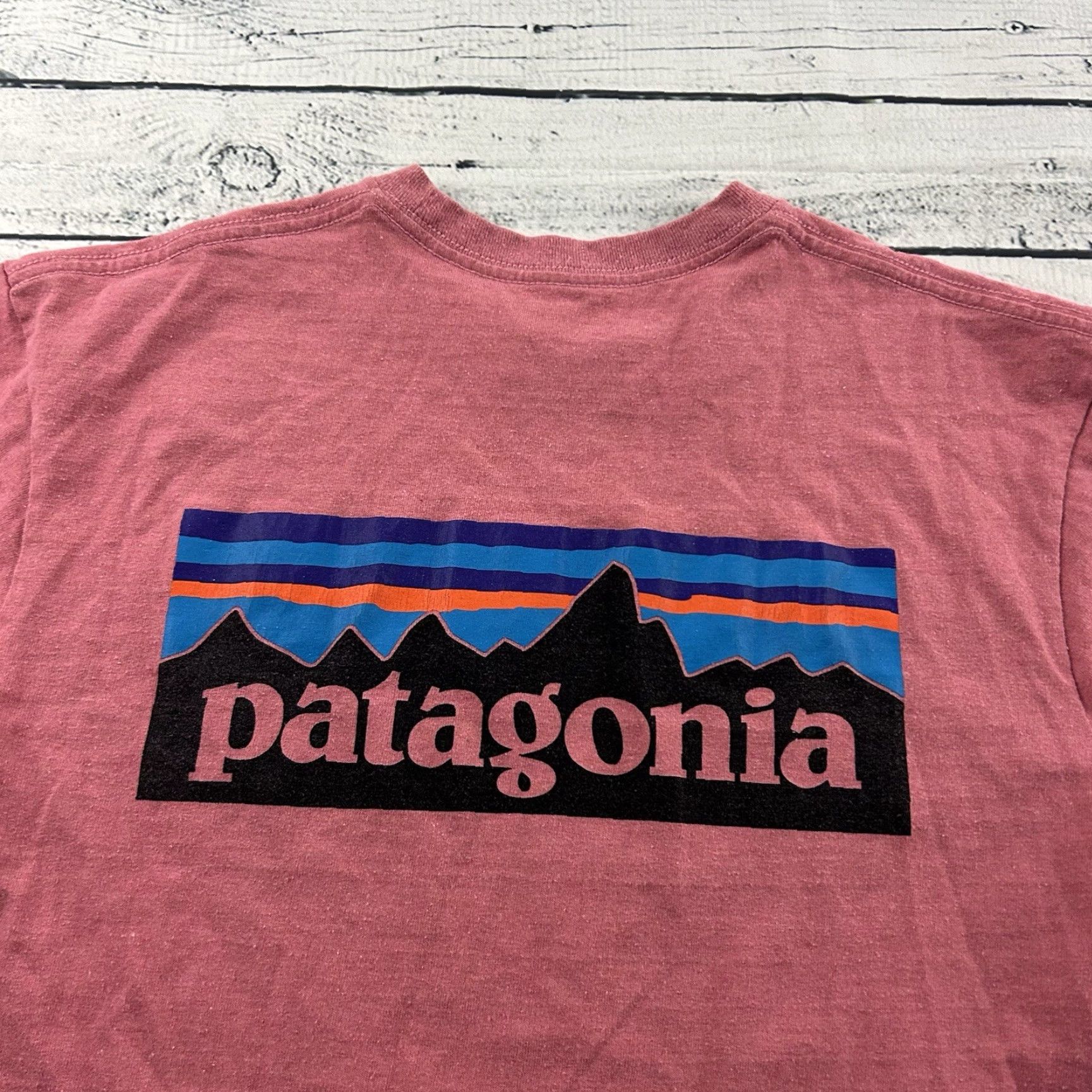Patagonia Patagonia Fitz Roy Logo Regular Fit Short Sleeve T Shirt Men's Small Pink Mens Size US S / EU 44-46 / 1 - 6 Thumbnail
