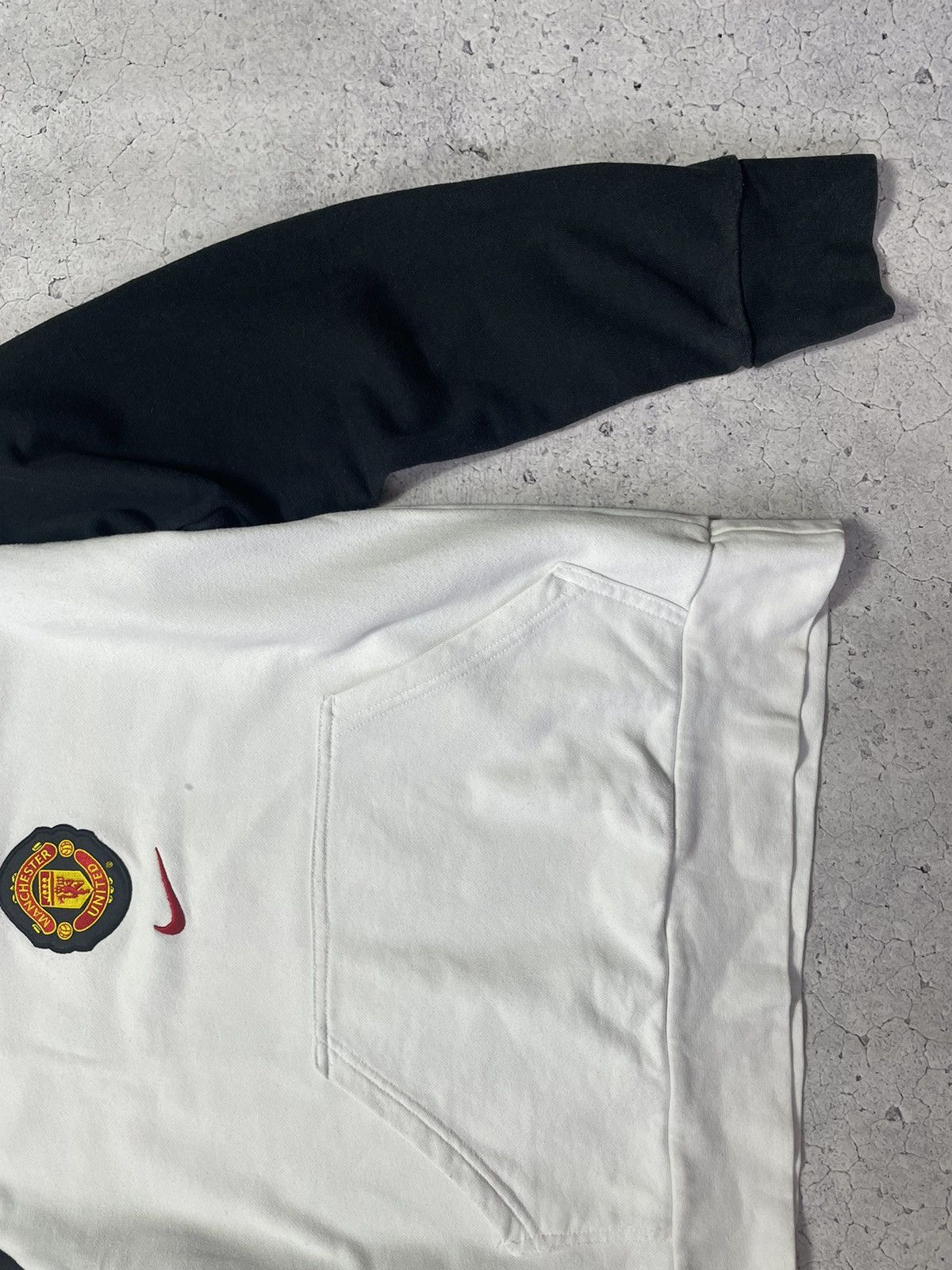 Nike Vintage Nike Manchester United Swoosh Soccer Hoodie Size US M / EU 48-50 / 2 - 4 Thumbnail