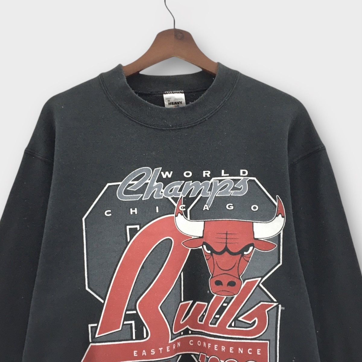 NBA RARE! WORLD CHAMPS 1993 CHICAGO BULLS SWEATSHIRT BASKETBALL Size US M / EU 48-50 / 2 - 2 Thumbnail