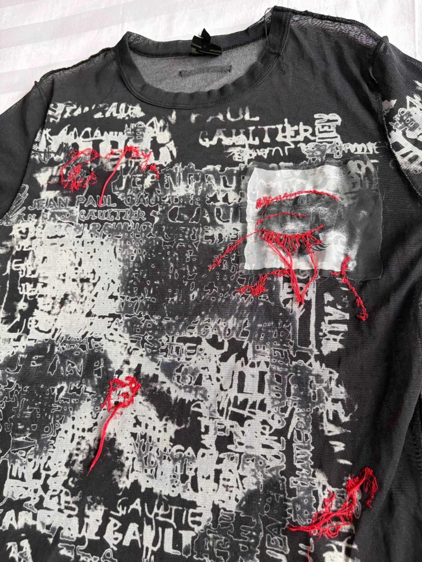 Jean Paul Gaultier JPG 2002 Vintage Madonna Tears Eye Patch Red Thread Tee 48 Size XL / US 12-14 / IT 48-50 - 4 Thumbnail