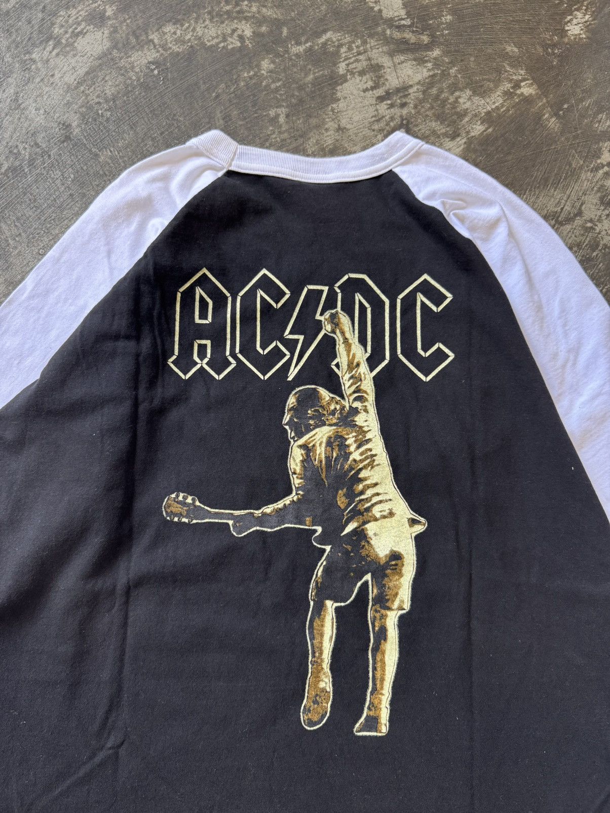 Band Tees VINTAGE 00’S ACDC RAGLAN T-SHIRT Size US M / EU 48-50 / 2 - 5 Thumbnail