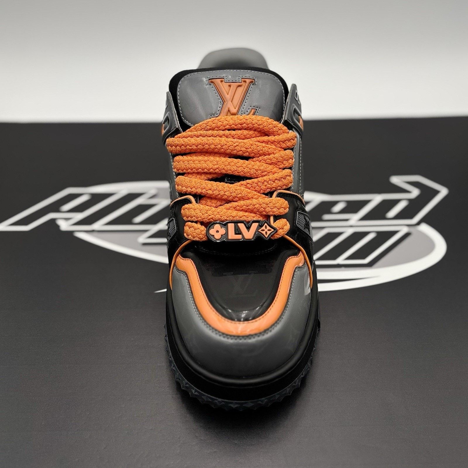 Louis Vuitton 11-11.5 Louis Vuitton Maxi ' Black, Orange ' | SUPER CLEAN! Size US 11.5 / EU 44-45 - 14 Thumbnail