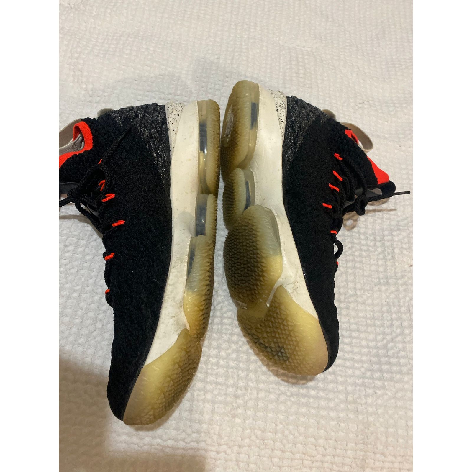 Nike Nike Lebron XV 15 Black Sail Bright Crimson Sneakers 11 Size US 11 / EU 44 - 4 Thumbnail