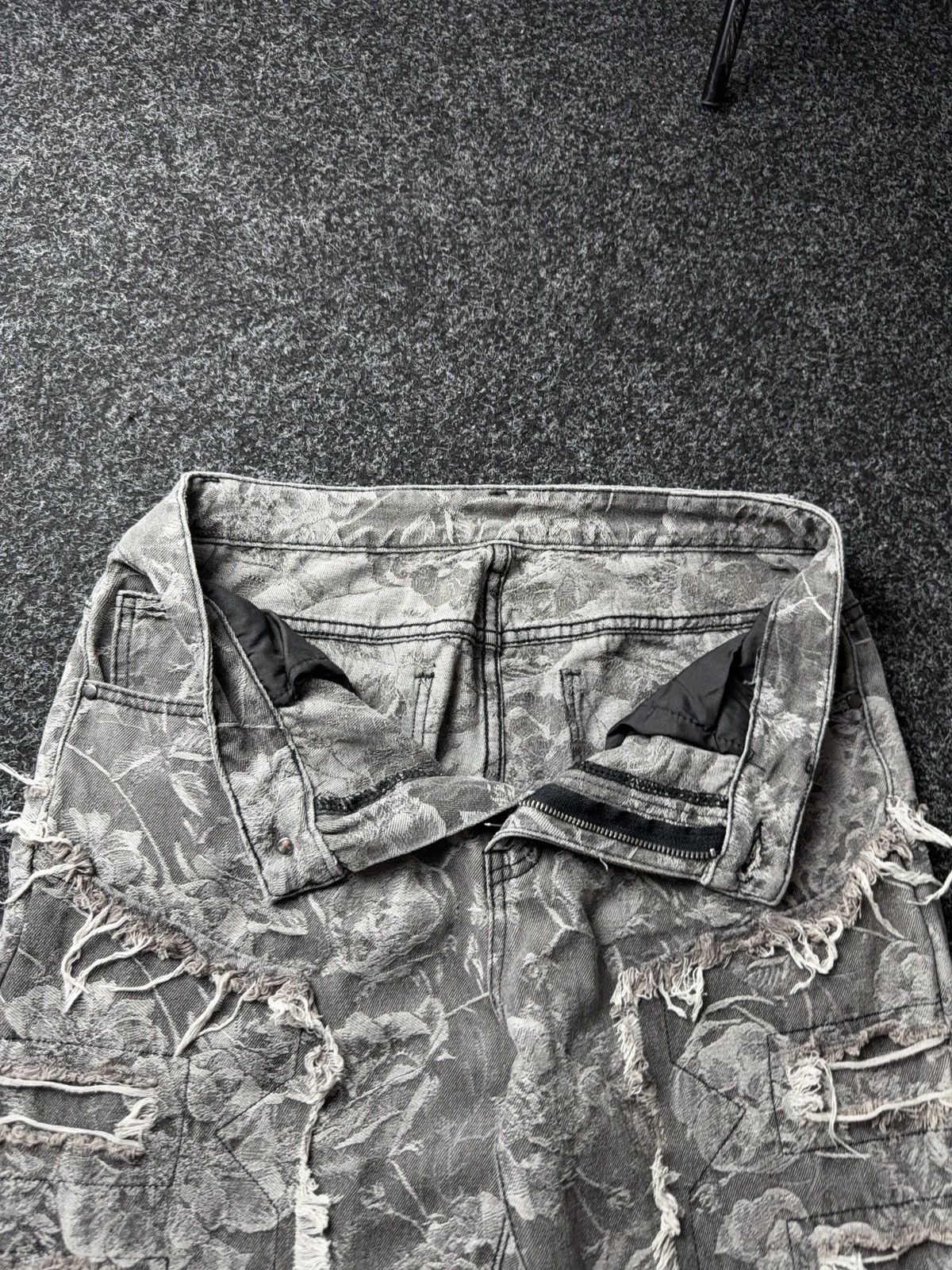 Japanese Brand 00s Distressed Grey Denim Jeans Opium Punk Grunge Wide Leg Size US 32 / EU 48 - 8 Thumbnail
