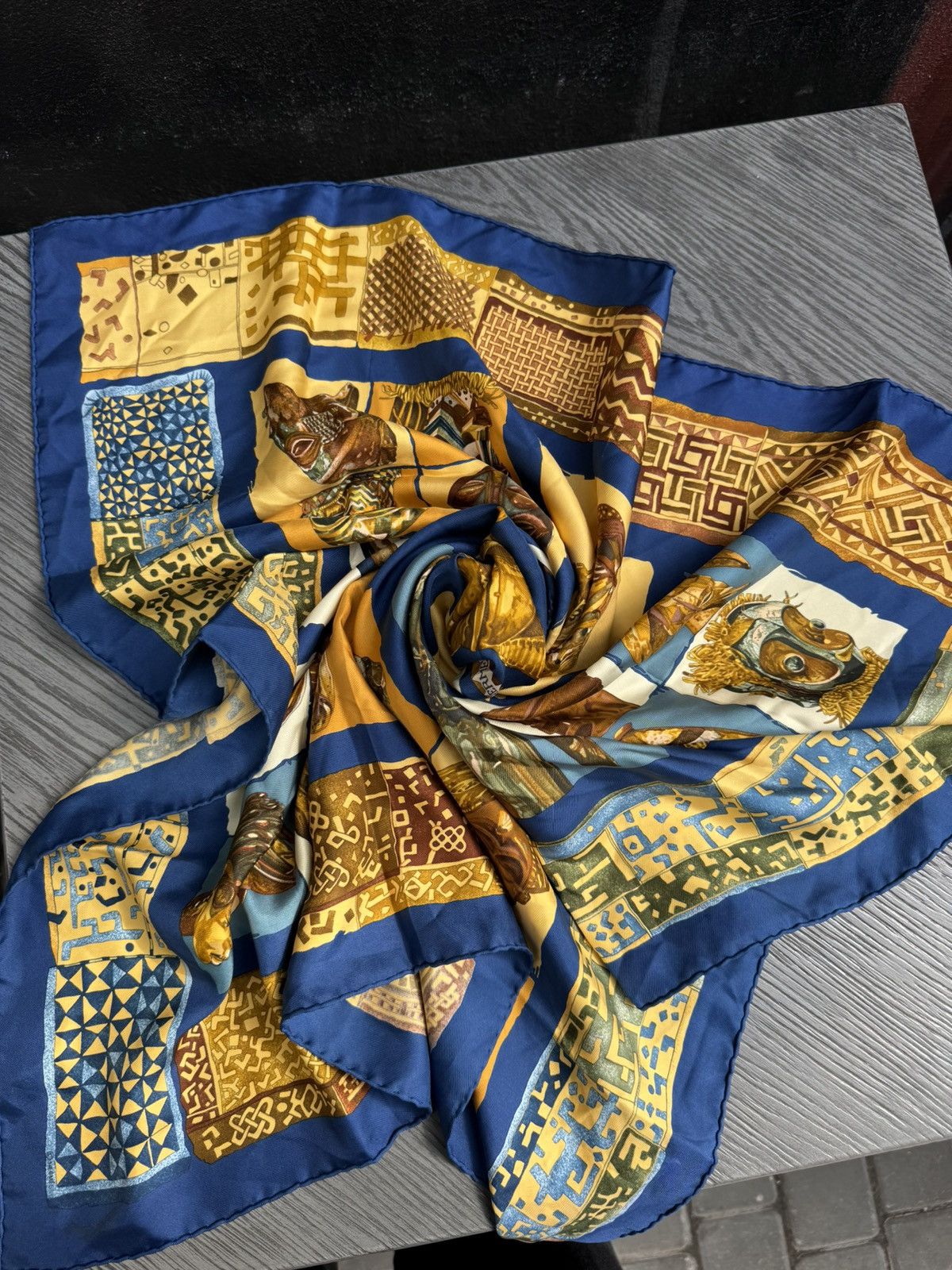 Hermes Hermes persona silk scarf rare Size ONE SIZE - 8 Thumbnail