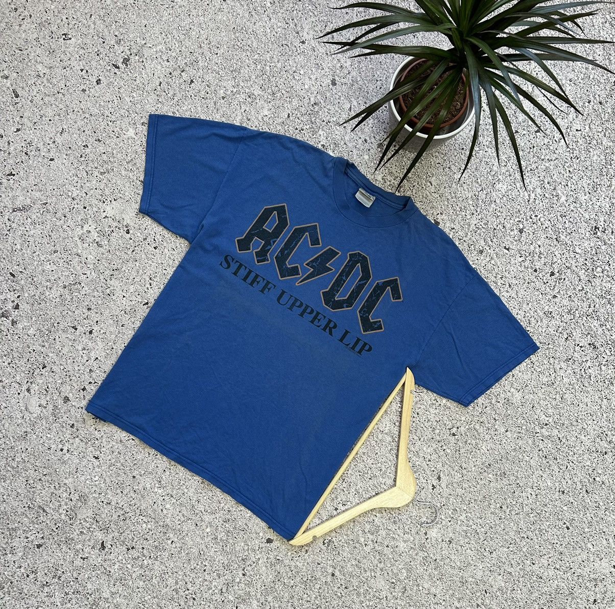 Band Tees × Vintage Vintage 2000 AC/DC Stiff Upper Lip Rock Band T-Shirt Size US XL / EU 56 / 4 - 1 Thumbnail