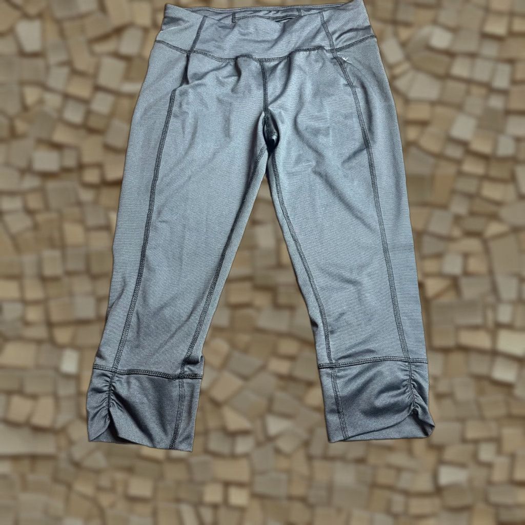 Vintage Danskin Pants Women's Small (4-6) Gray Capri Leggings Activewear Fitted Size 28" / US 6 / IT 42 - 1 Thumbnail