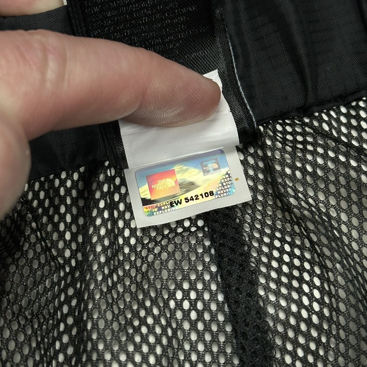 The North Face Vintage The North Face Hyvent Nylon Pants size XL Size US 36 / EU 52 - 8 Thumbnail