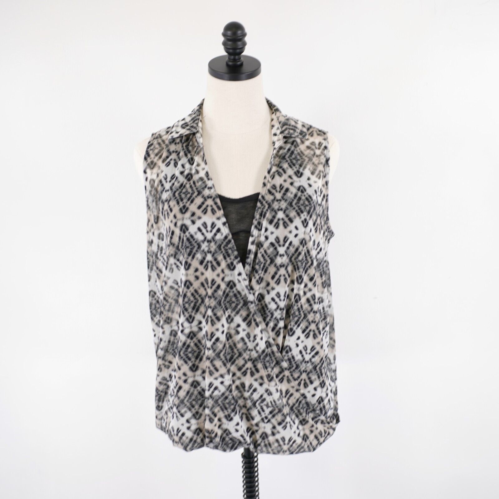 Designer French Laundry White Black Tan Animal Print Collared V-Neck Size XL / US 12-14 / IT 48-50 - 1 Thumbnail