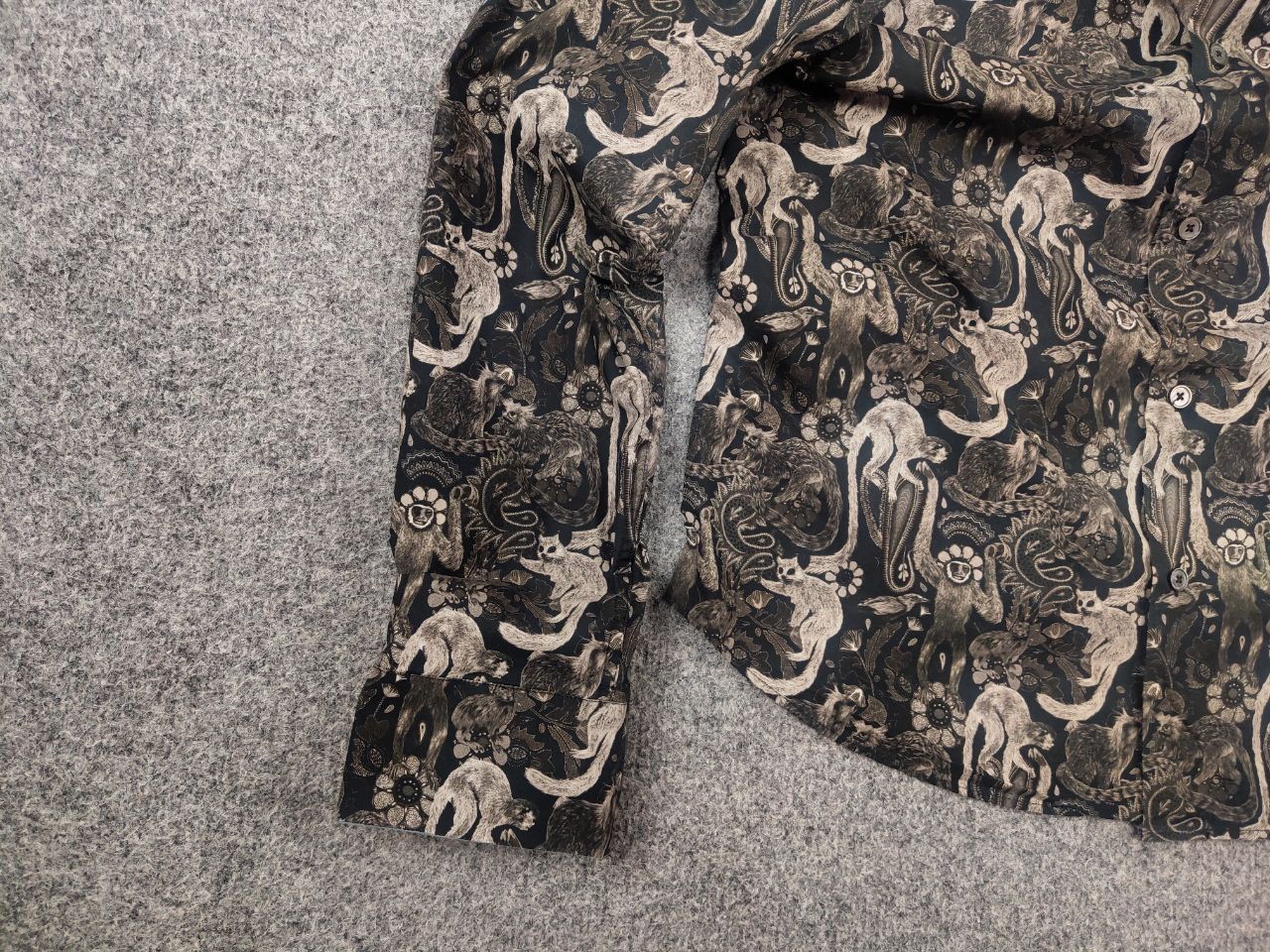 Paul Smith Paul Smith Mainline Monkey pattern Button long sleeve Shirt Size US S / EU 44-46 / 1 - 8 Thumbnail