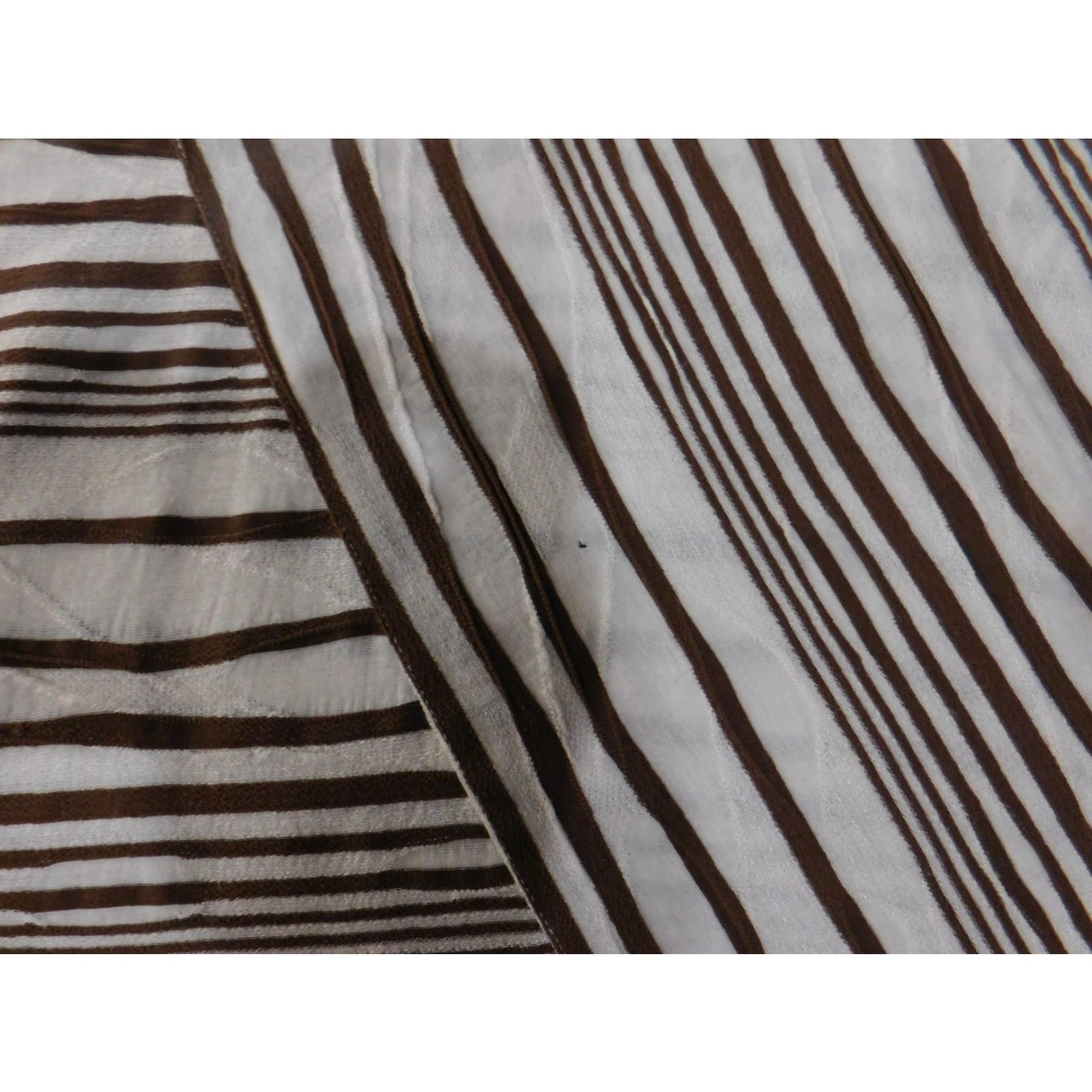 Vintage Alfred Dunner Shirt Womens 1X Beaded Neckline Short Sleeve Striped Brown White Jersey Knit - Scoop Neck Size XL / US 12-14 / IT 48-50 - 4 Thumbnail