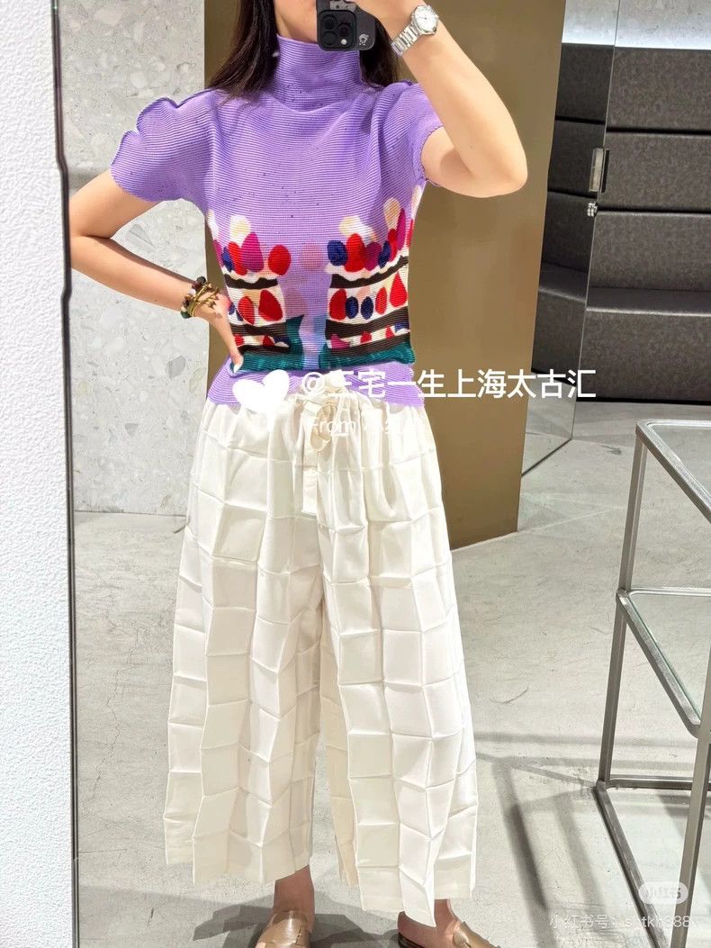 Issey Miyake Issey Miyake size:one size A purple base color with colorf Size XS / US 0-2 / IT 36-38 - 5 Thumbnail