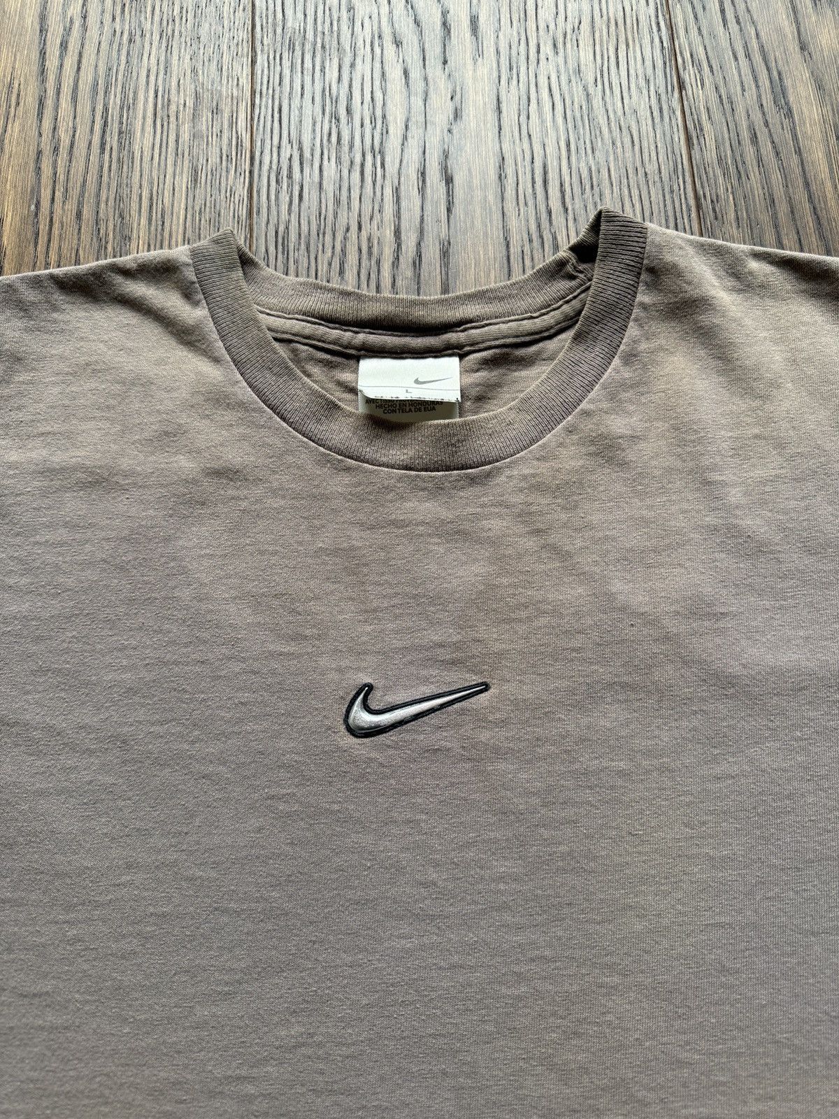 Nike Vintage Y2K Nike Center Swoosh Graphic Tee Size US L / EU 52-54 / 3 - 1 Thumbnail