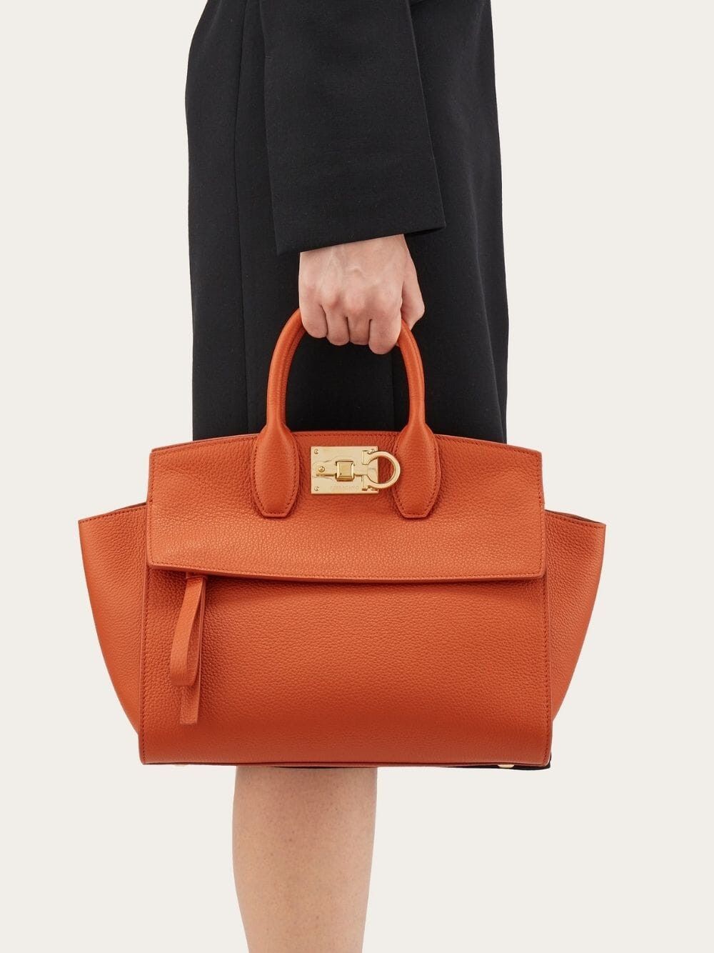 Salvatore Ferragamo o1s1rm0924 Size: OS / Studio Leather Bag in Orange Size ONE SIZE - 2 Thumbnail