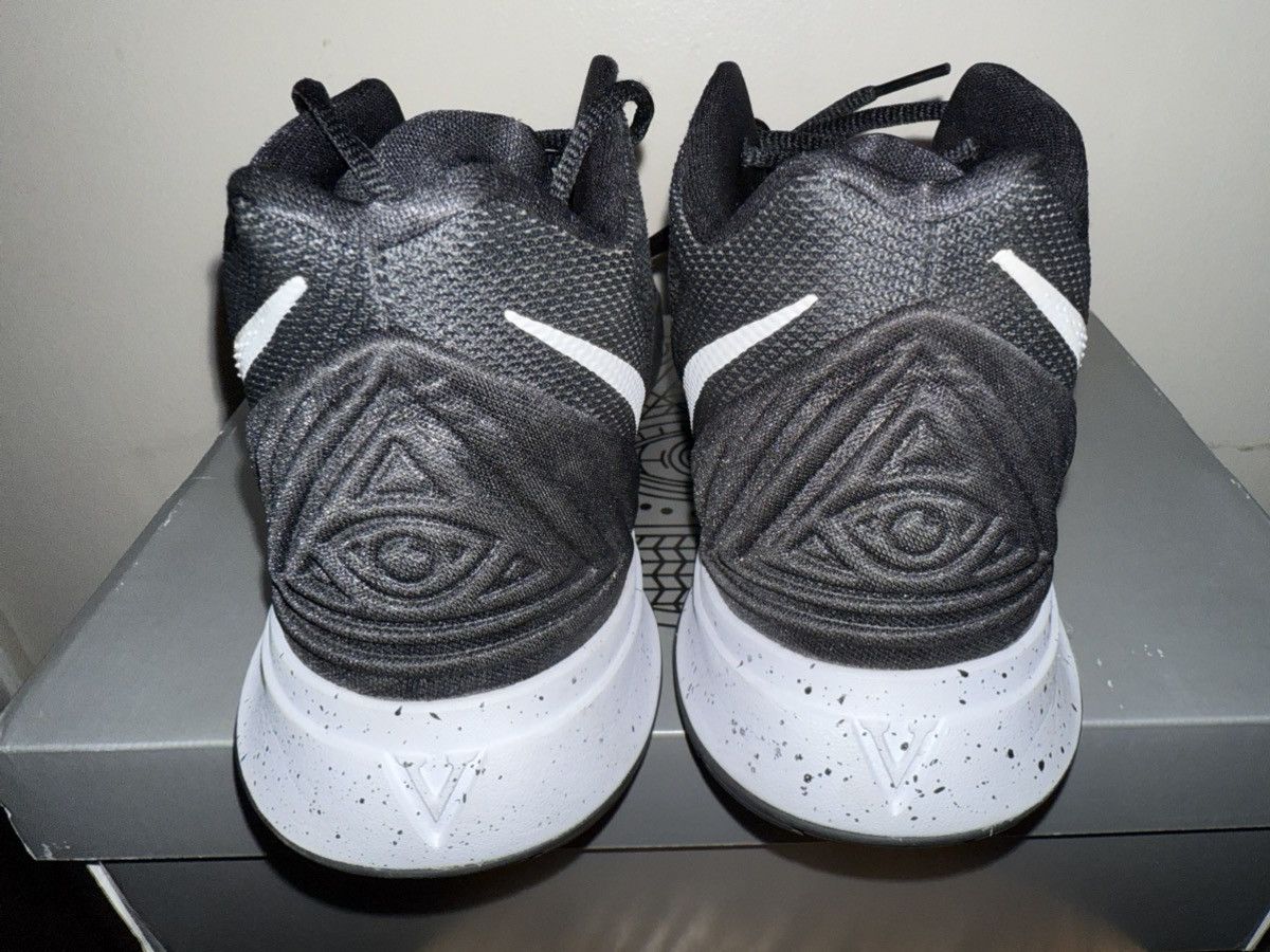 Nike Kyrie V Team Black Magic mid, OG Box, EXC! Minimal Use!