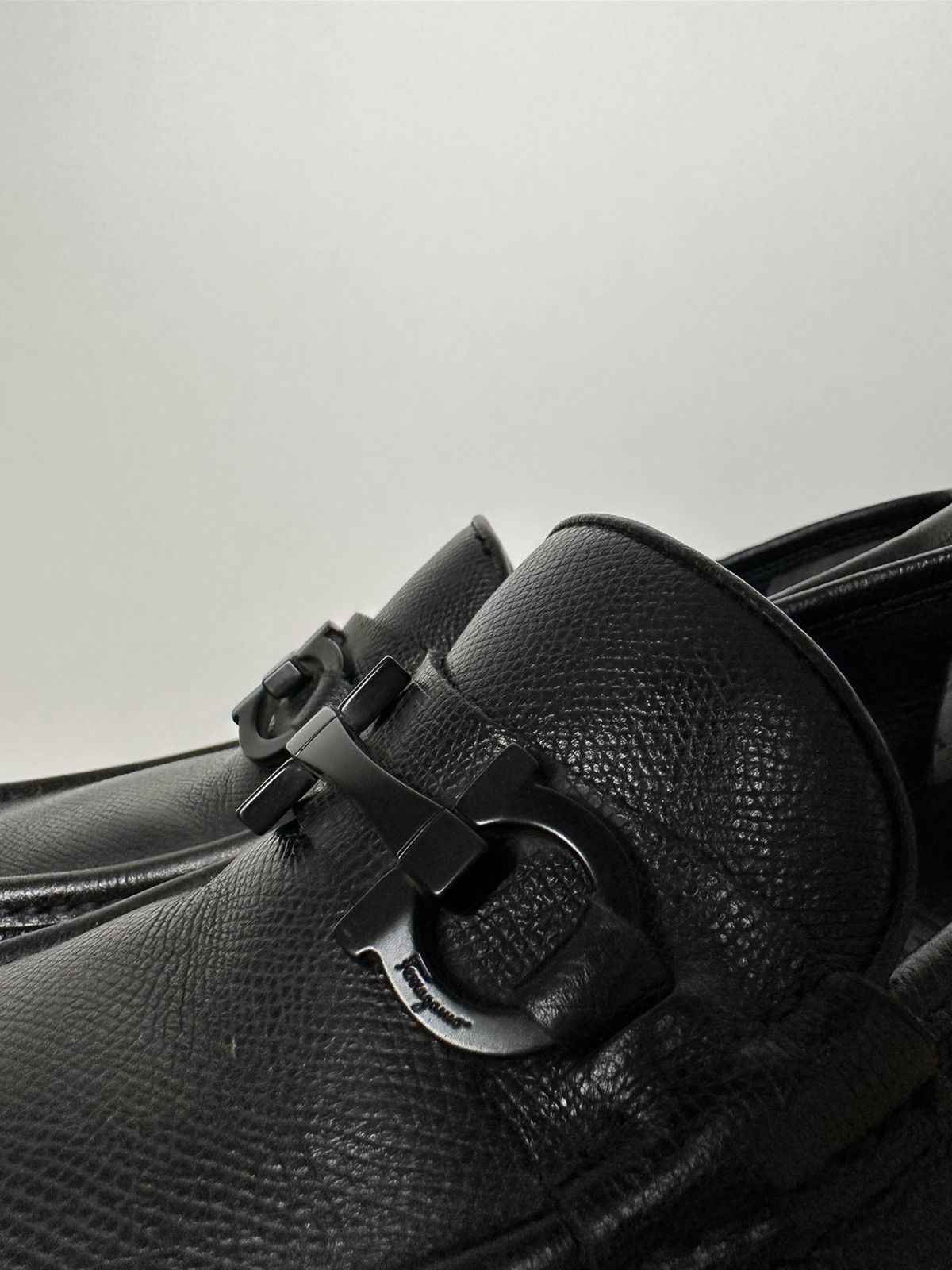 Designer × Salvatore Ferragamo Salvatore Ferragamo Black slip on loafer logo buckle Size US 7 / EU 40 - 2 Thumbnail